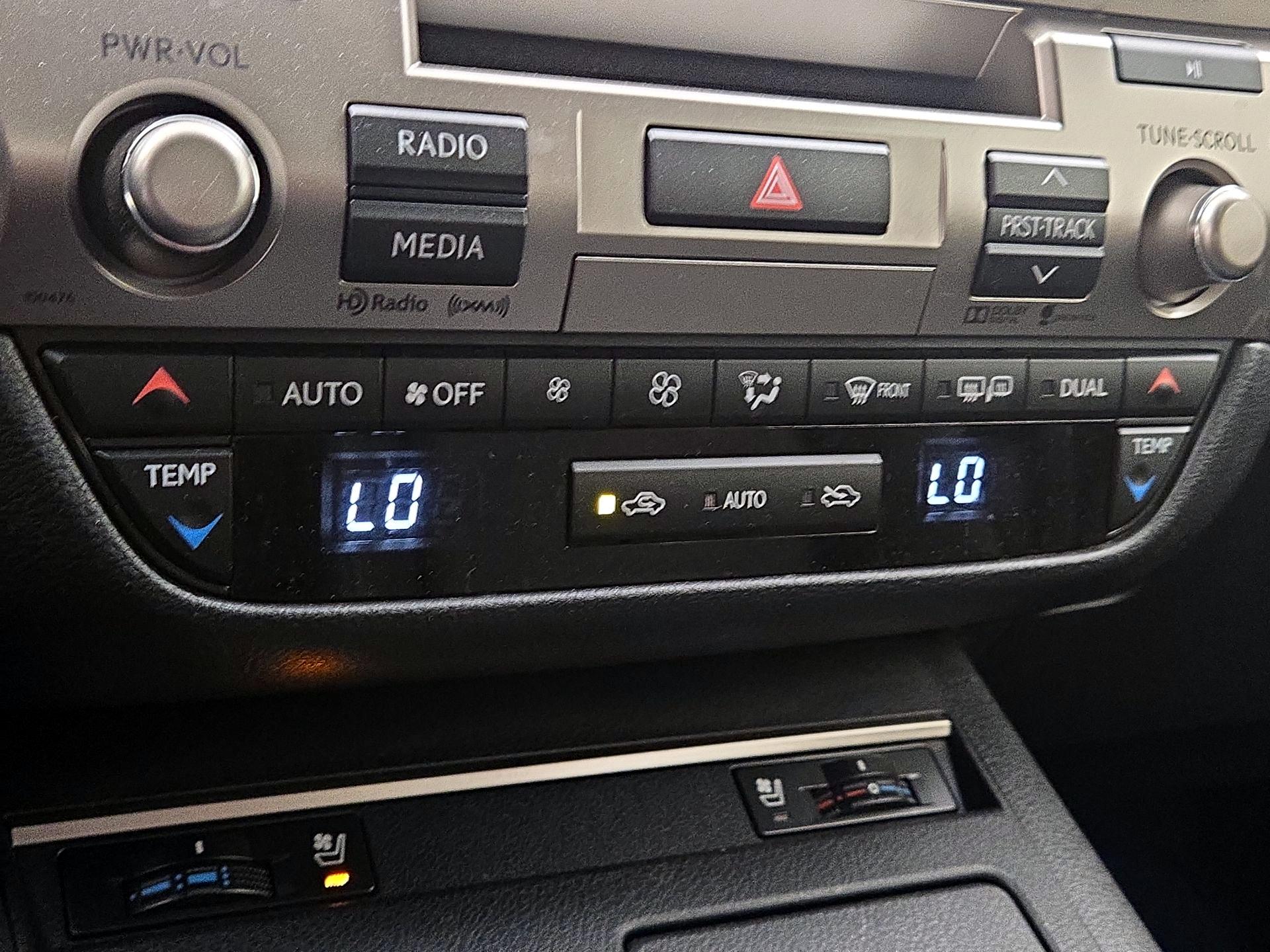 Thumbnail: 2015 Lexus ES - 16