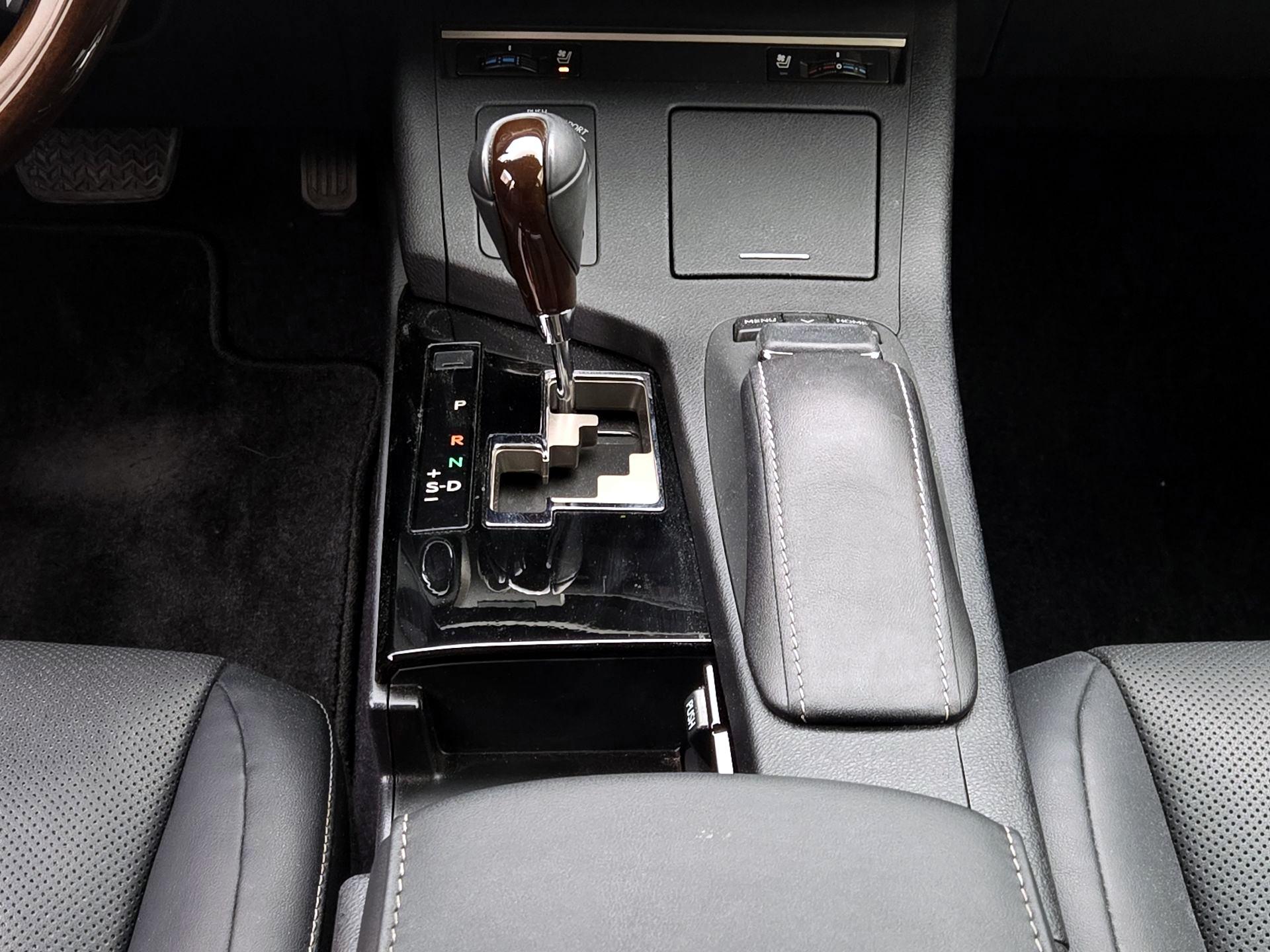 Thumbnail: 2015 Lexus ES - 17