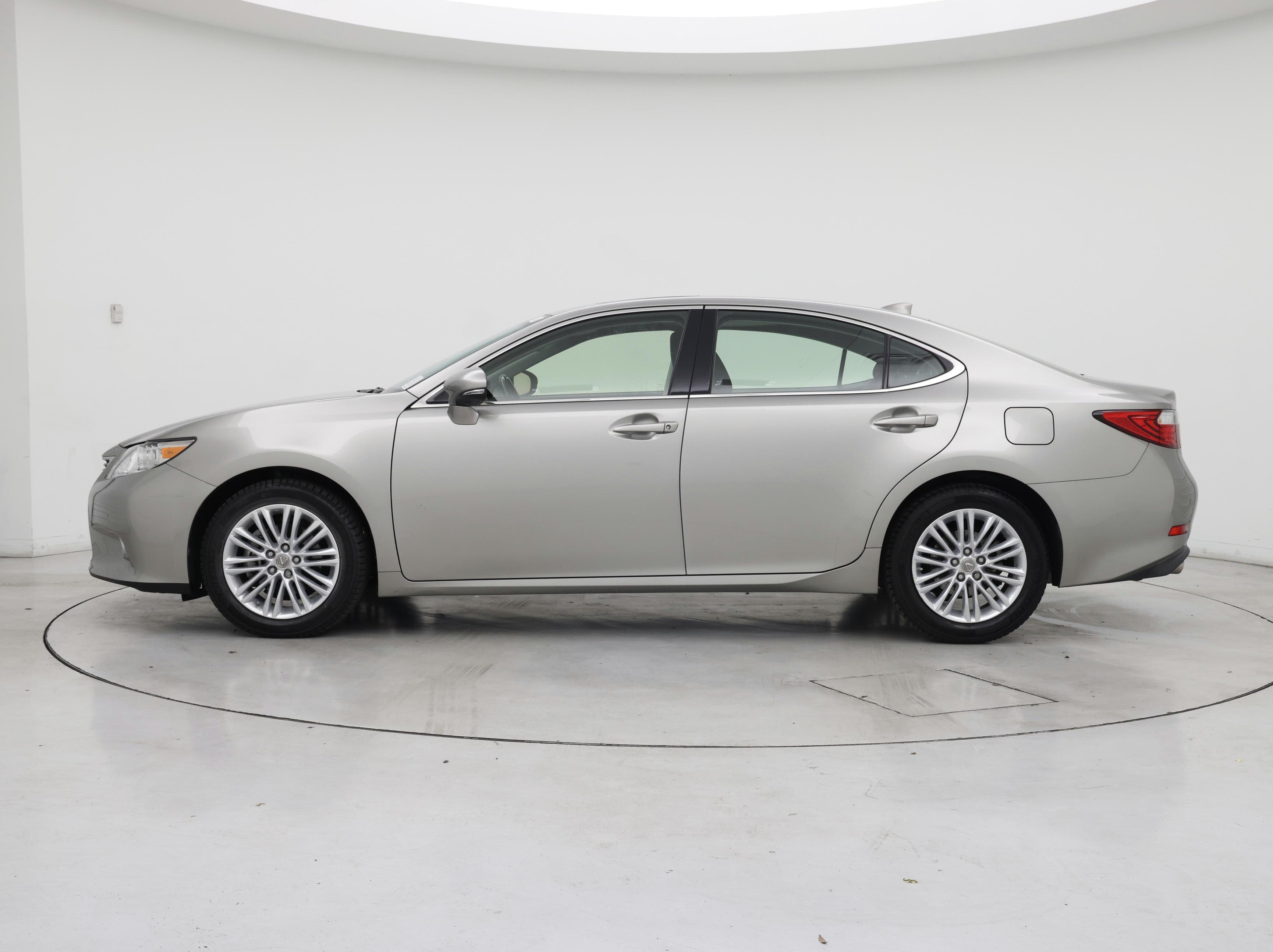 Thumbnail: 2015 Lexus ES - 3