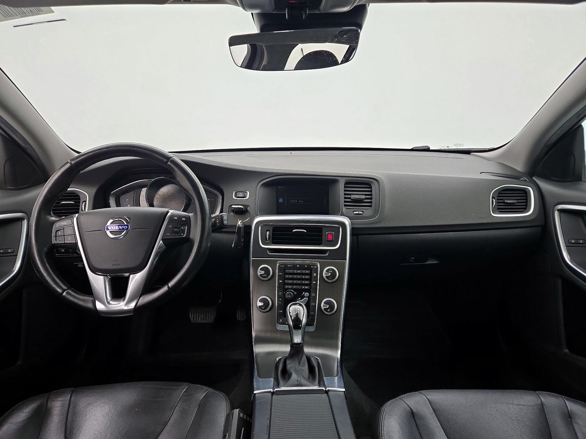 Thumbnail: 2016 Volvo V60 - 9