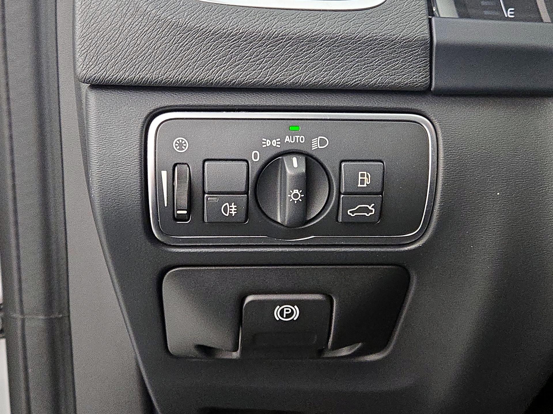 Thumbnail: 2016 Volvo V60 - 13