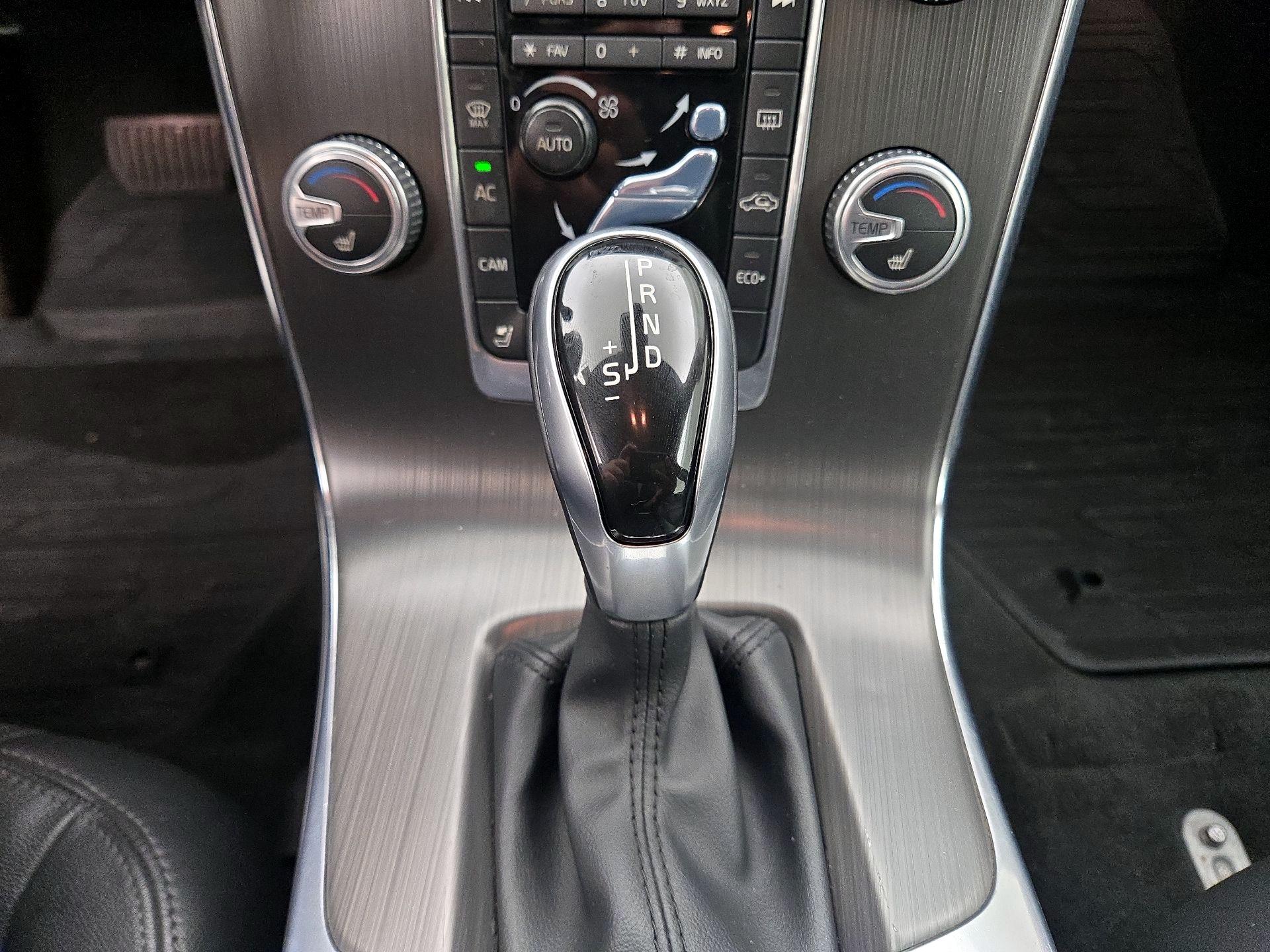 Thumbnail: 2016 Volvo V60 - 17