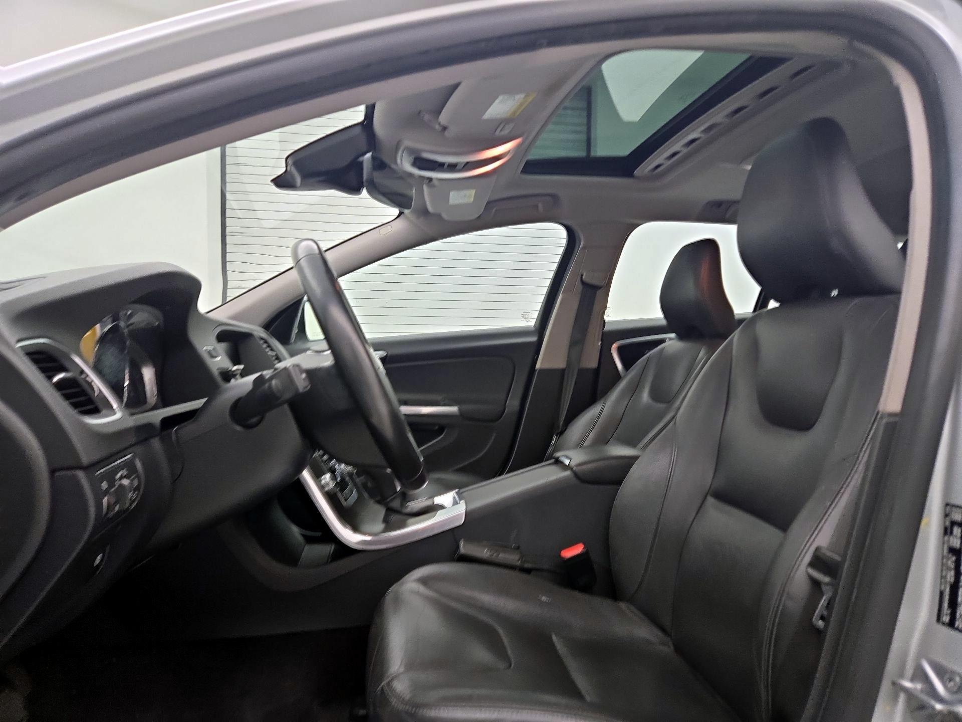 Thumbnail: 2016 Volvo V60 - 19