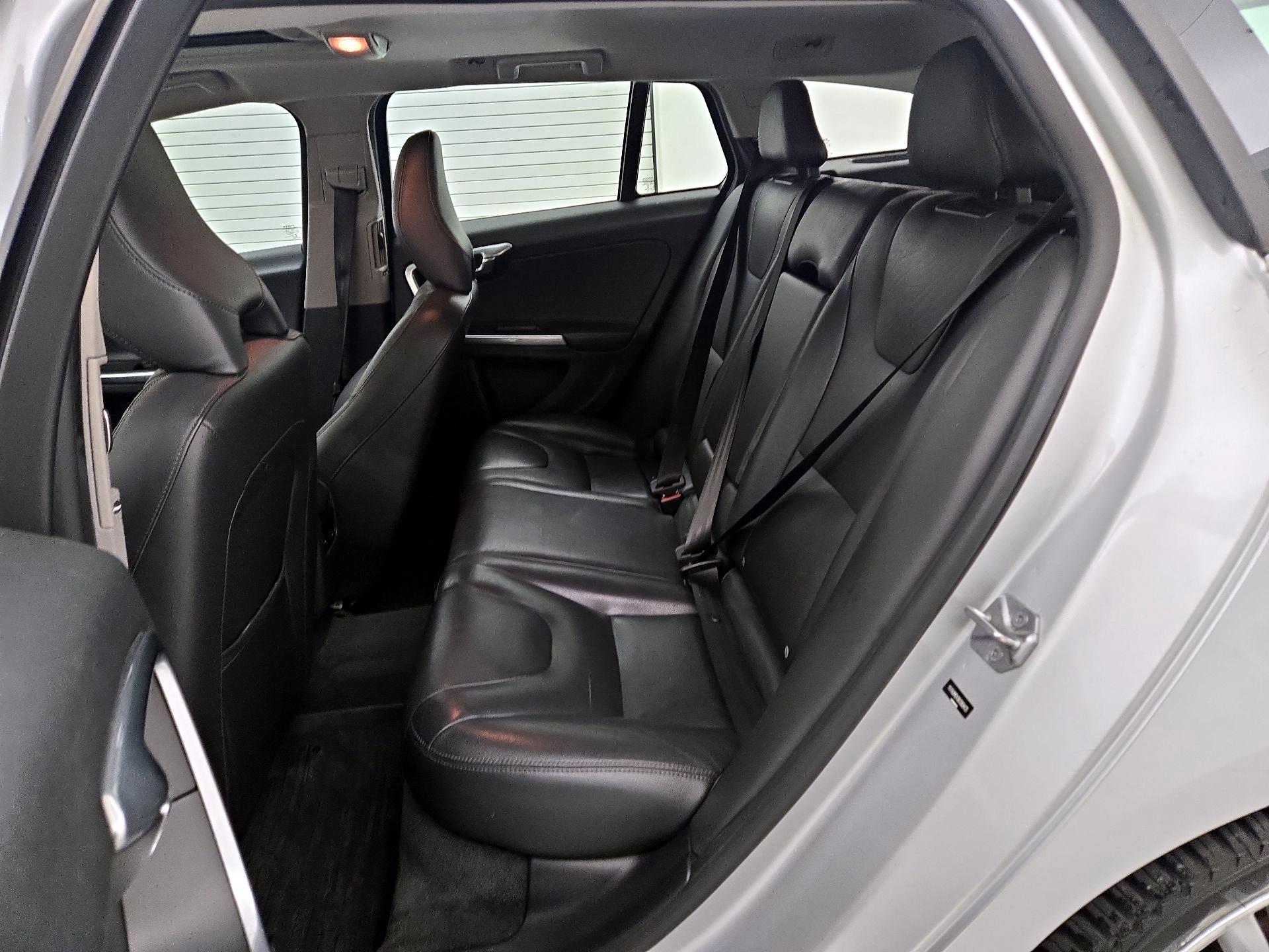 Thumbnail: 2016 Volvo V60 - 20