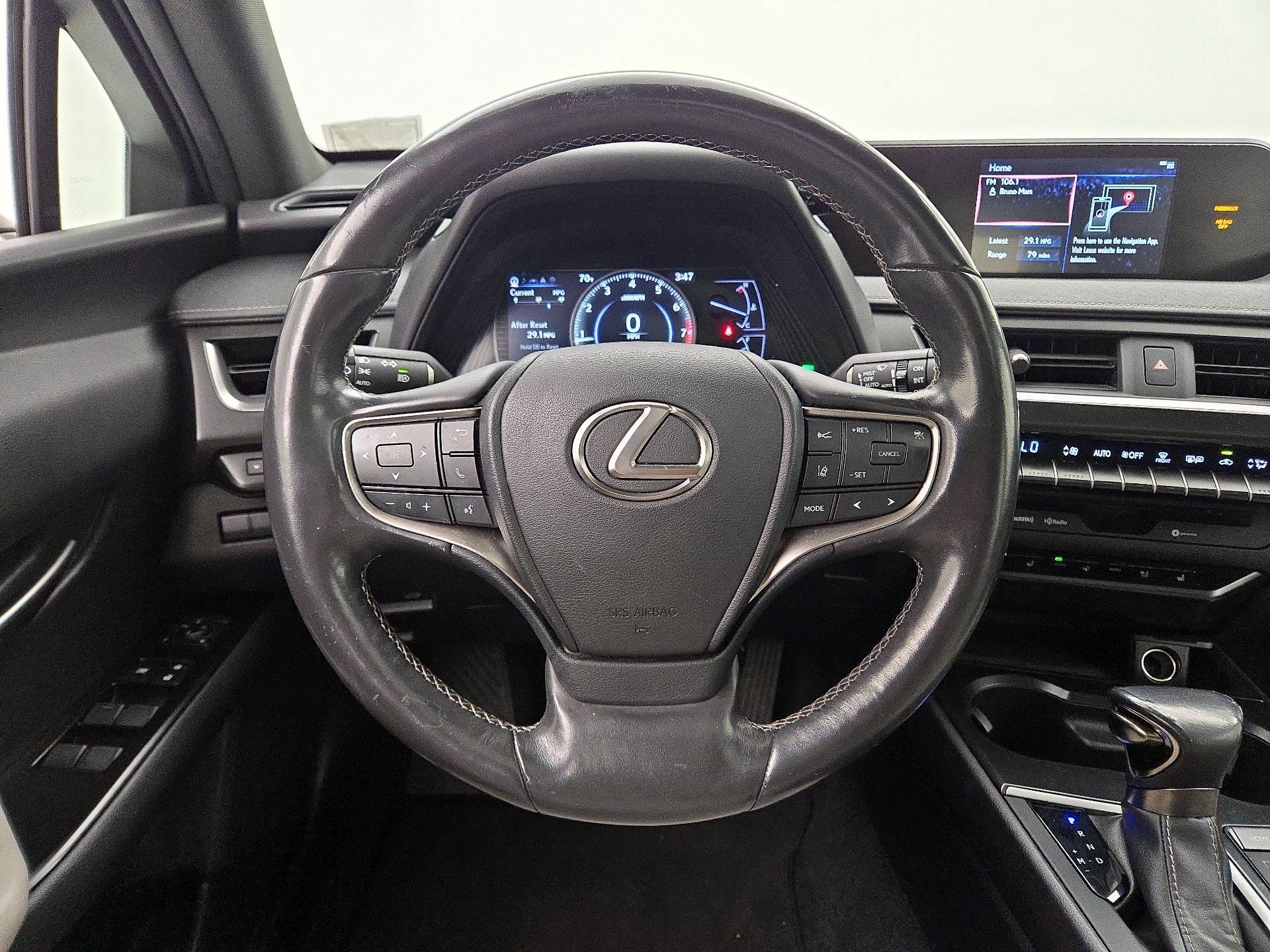 Thumbnail: 2019 Lexus UX - 10