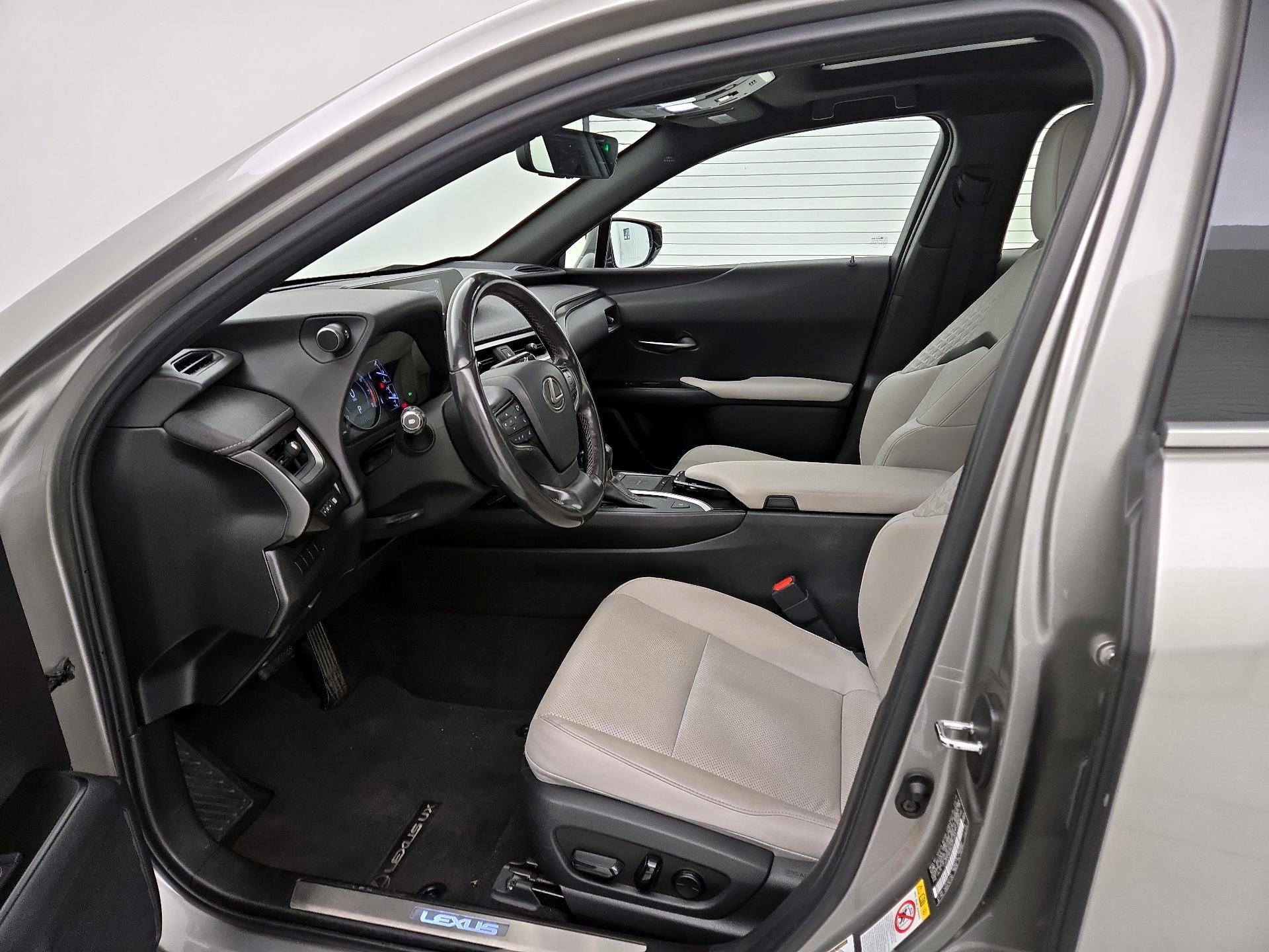 Thumbnail: 2019 Lexus UX - 11