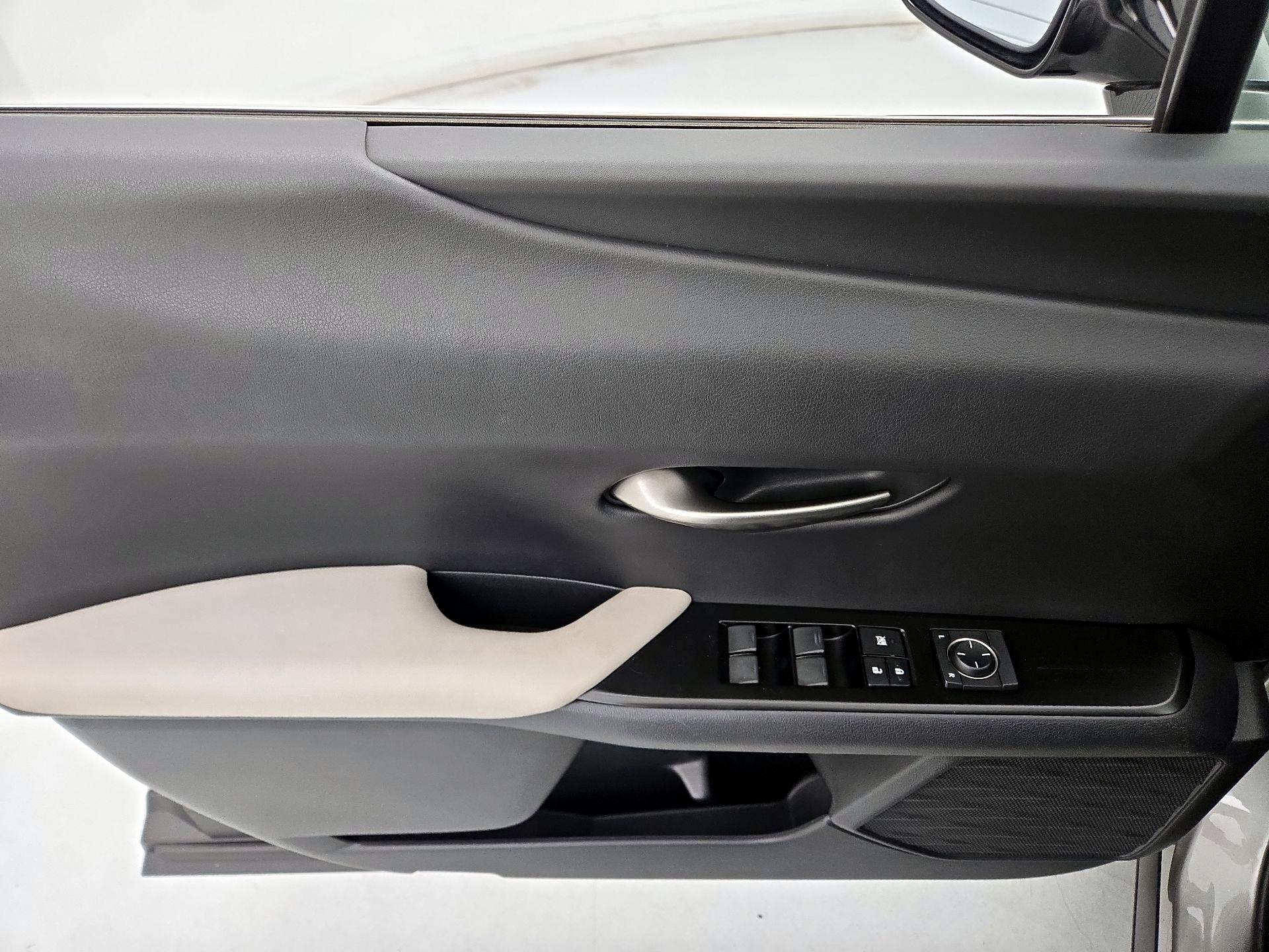 Thumbnail: 2019 Lexus UX - 12