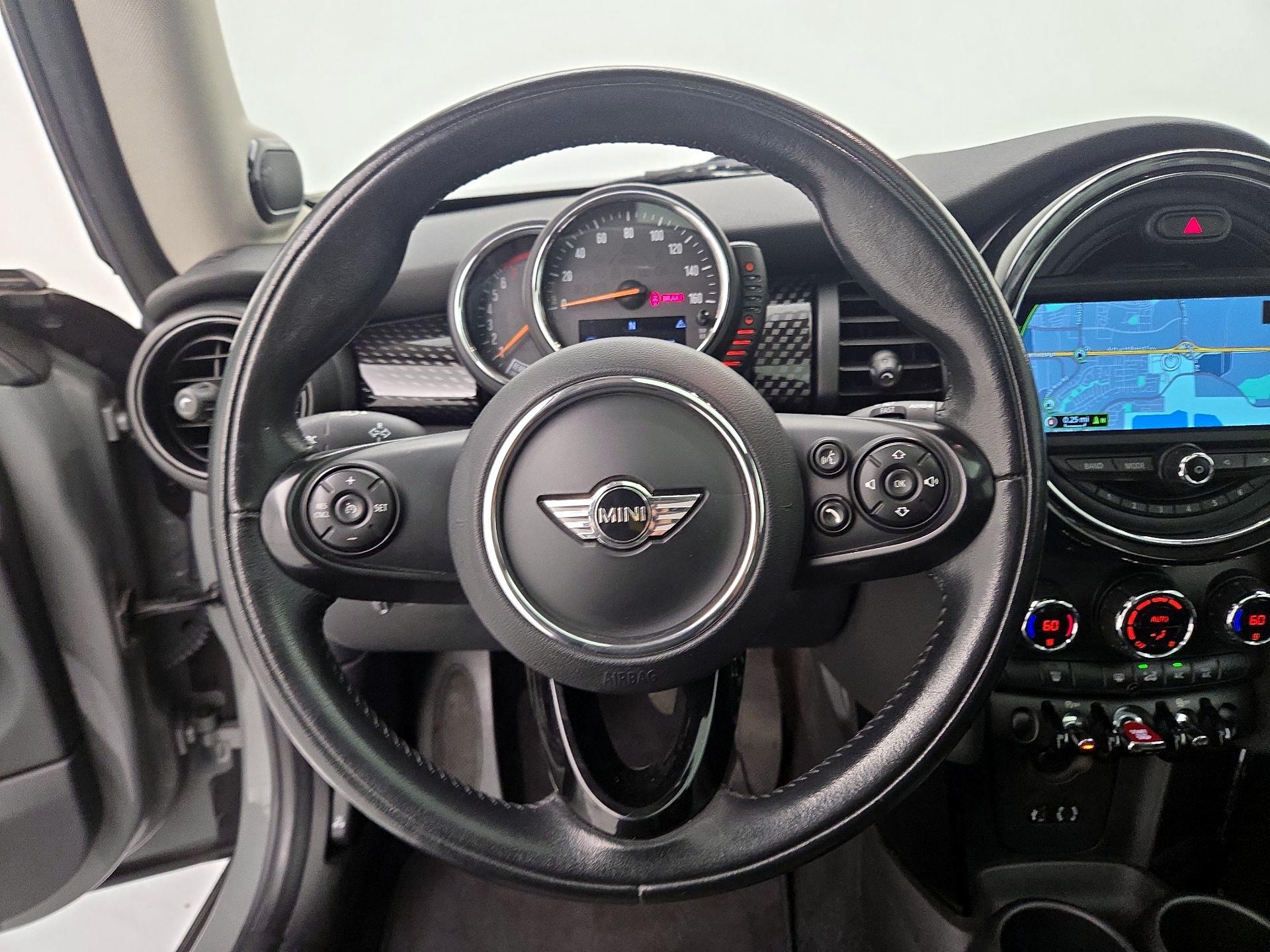 Thumbnail: 2016 MINI Cooper Hardtop - 10