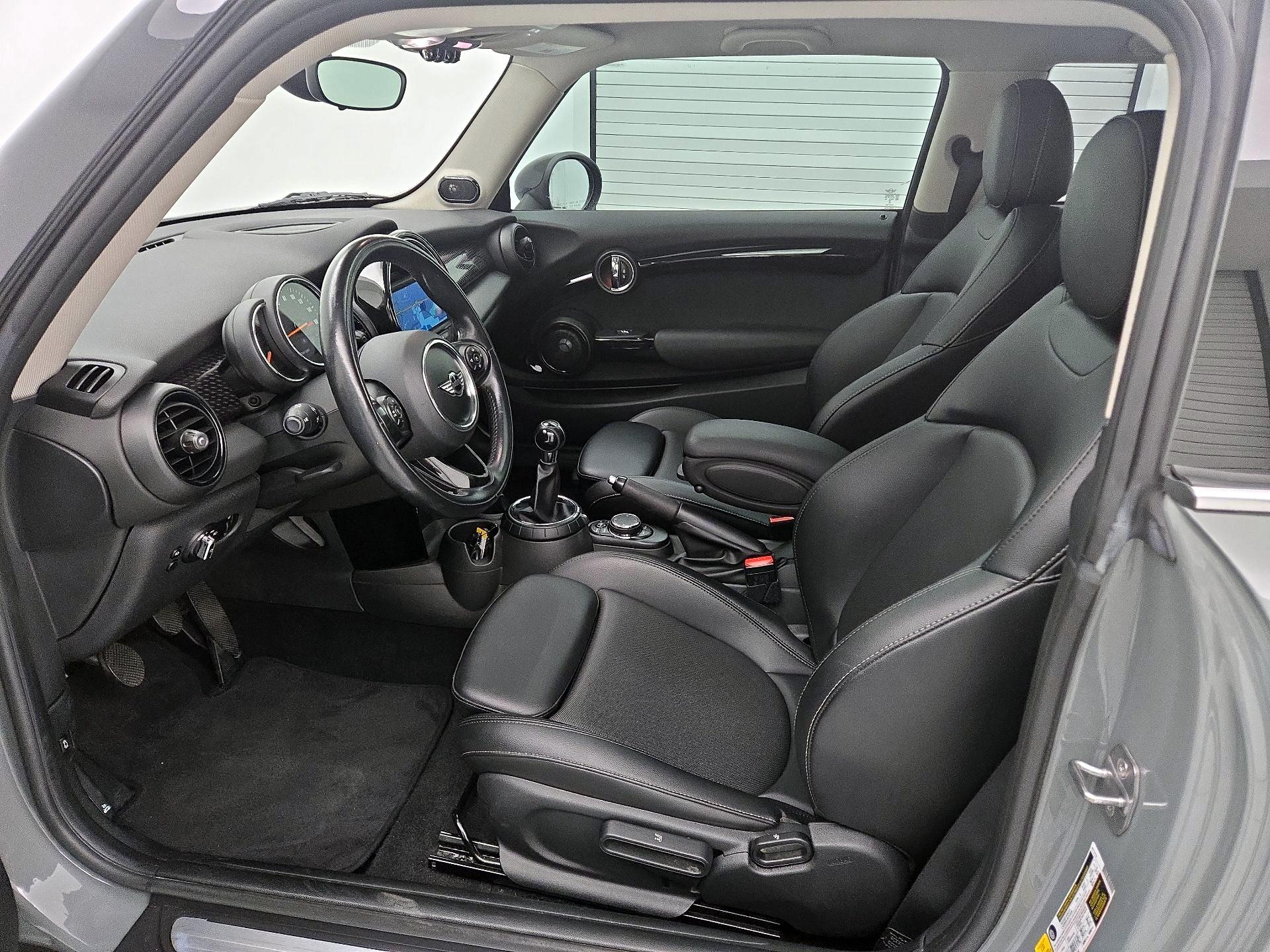 Thumbnail: 2016 MINI Cooper Hardtop - 11