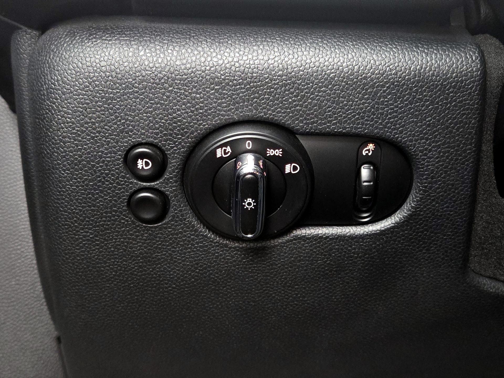 Thumbnail: 2016 MINI Cooper Hardtop - 13