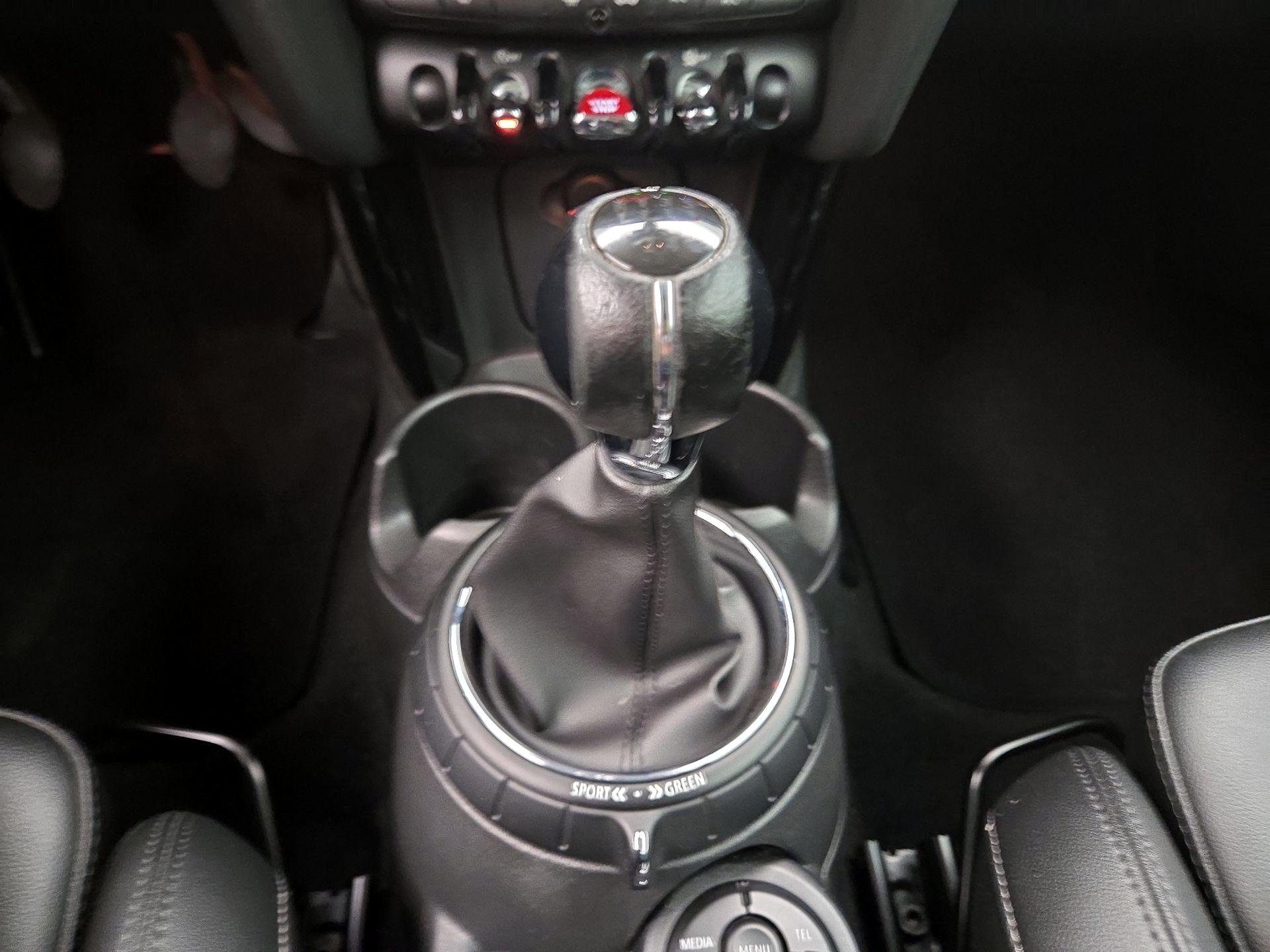 Thumbnail: 2016 MINI Cooper Hardtop - 17