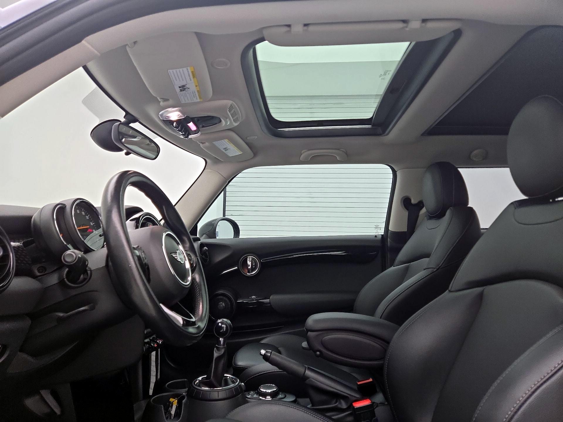 Thumbnail: 2016 MINI Cooper Hardtop - 19