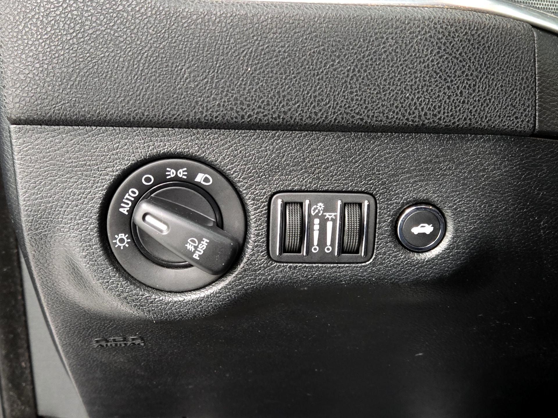 Thumbnail: 2018 Dodge Charger - 13