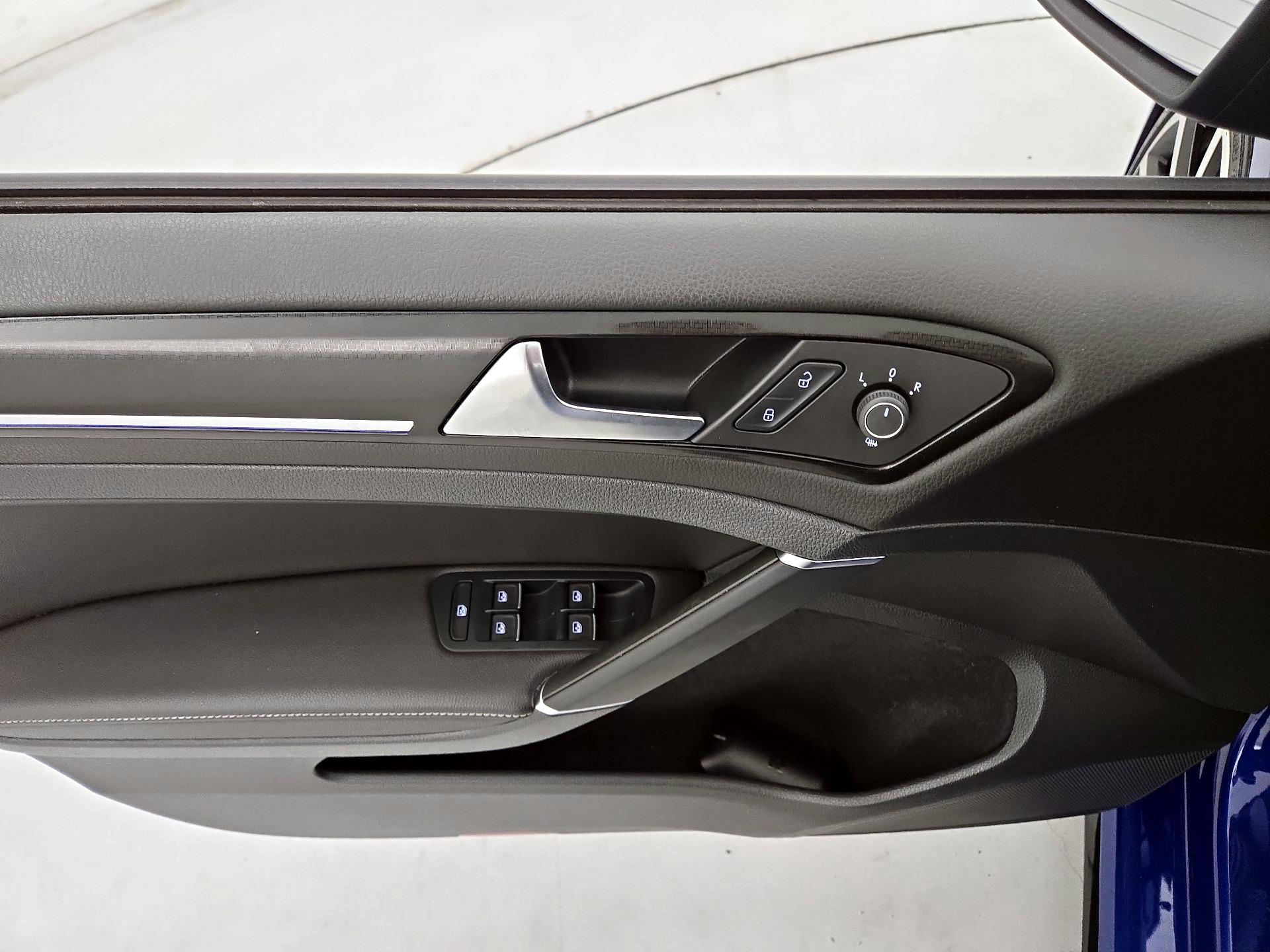 Thumbnail: 2019 Volkswagen Golf - 12