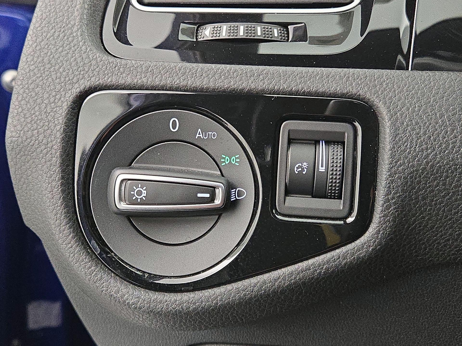 Thumbnail: 2019 Volkswagen Golf - 13