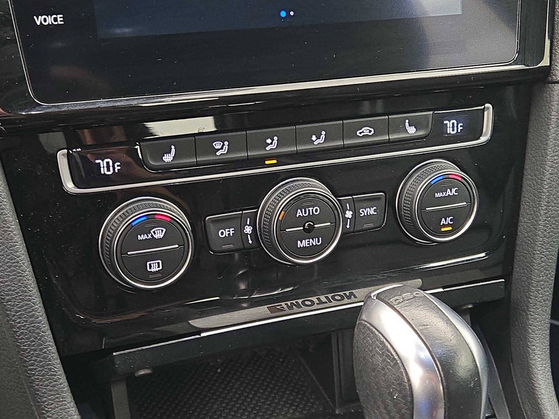 Thumbnail: 2019 Volkswagen Golf - 17