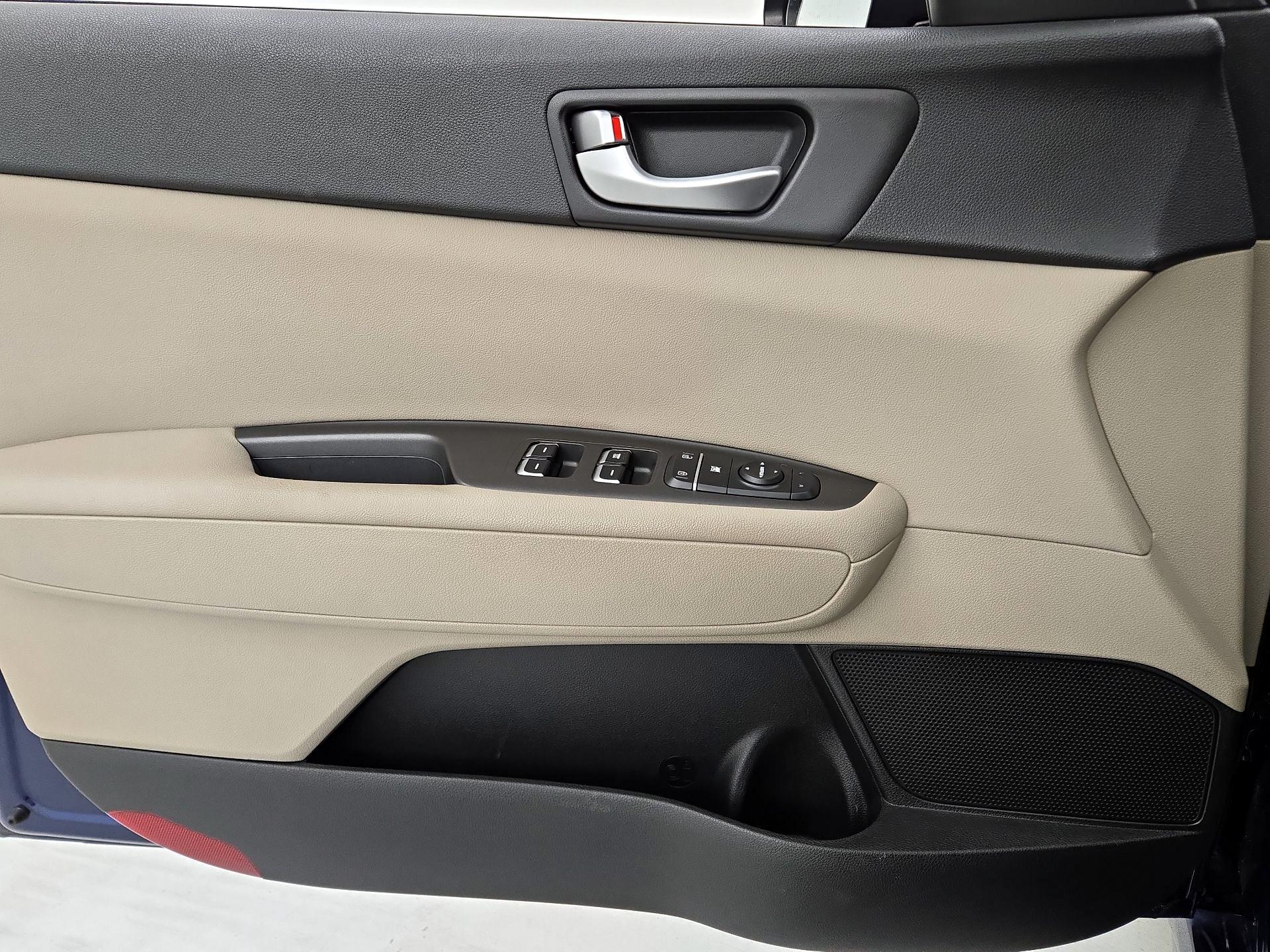 Thumbnail: 2018 Kia Optima - 12