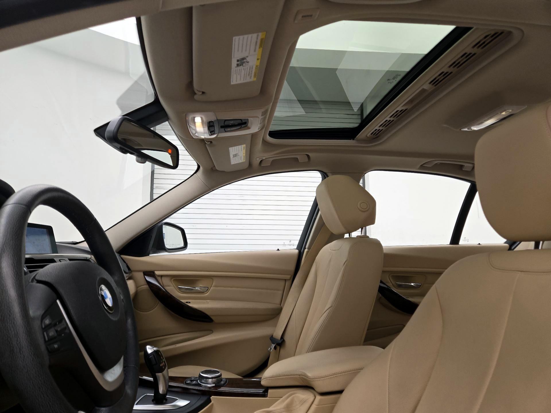 Thumbnail: 2015 BMW 3 Series - 20