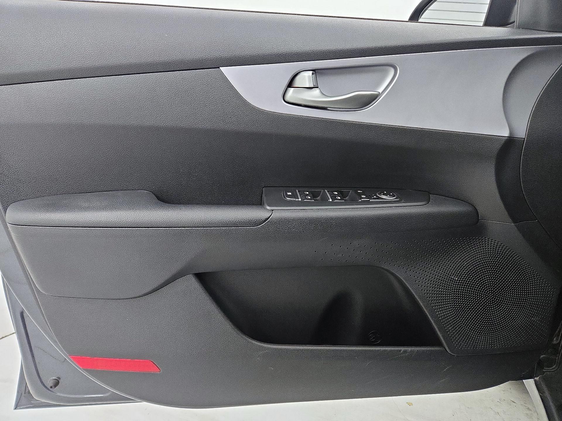 Thumbnail: 2022 Kia Forte - 12