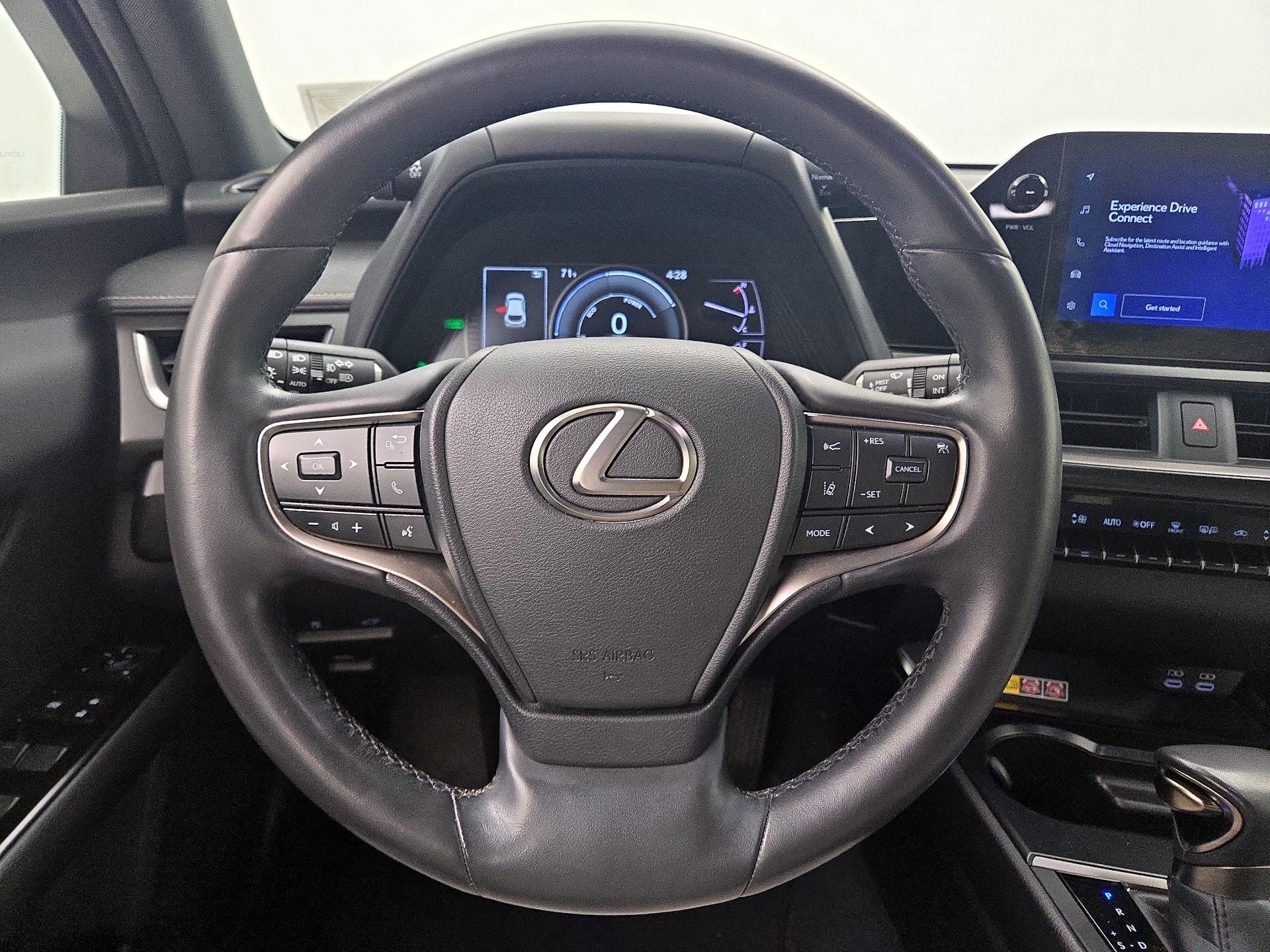 Thumbnail: 2023 Lexus UX - 10