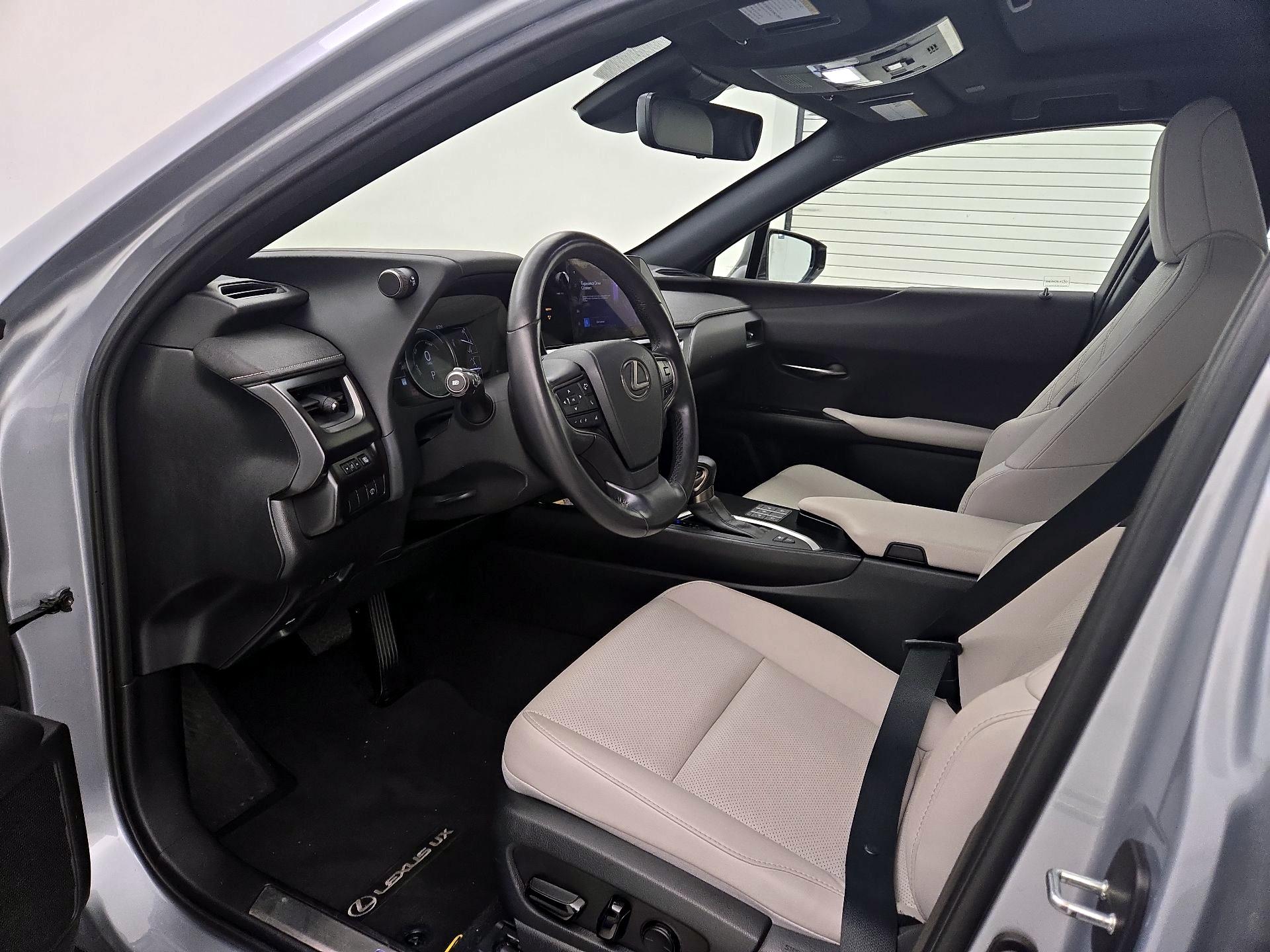 Thumbnail: 2023 Lexus UX - 11