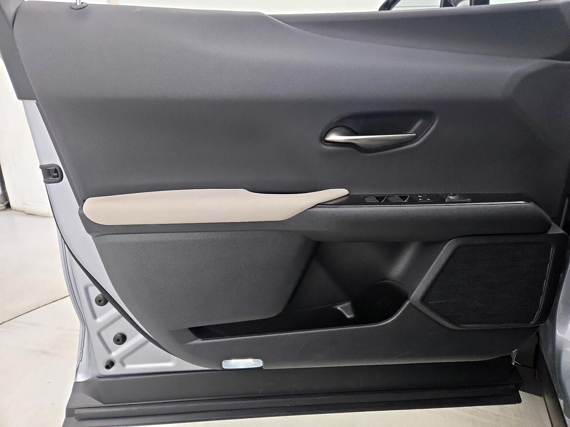 Thumbnail: 2023 Lexus UX - 12