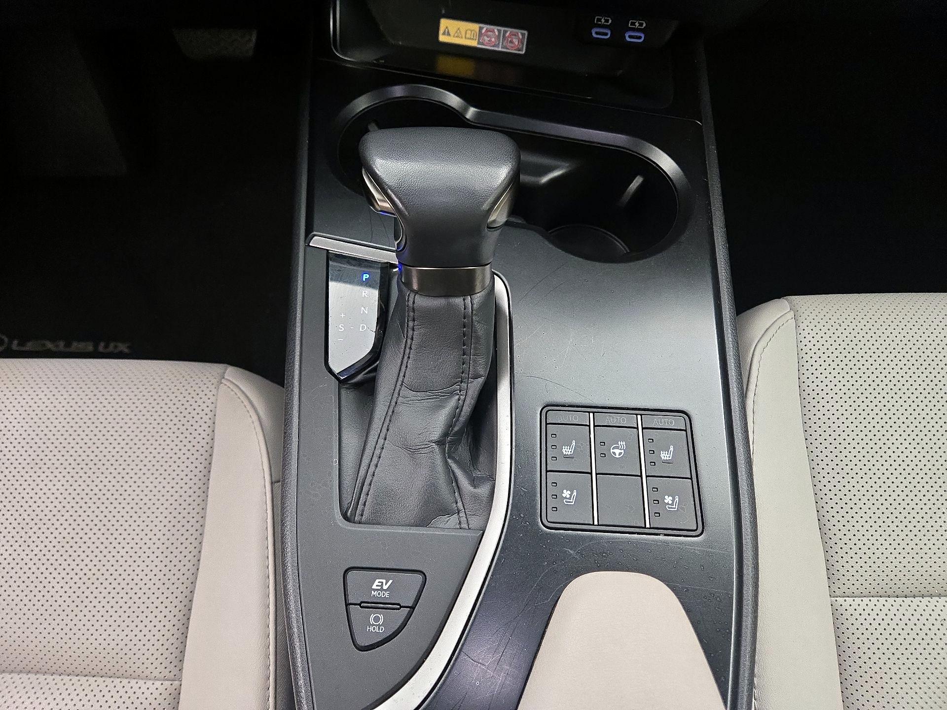 Thumbnail: 2023 Lexus UX - 17