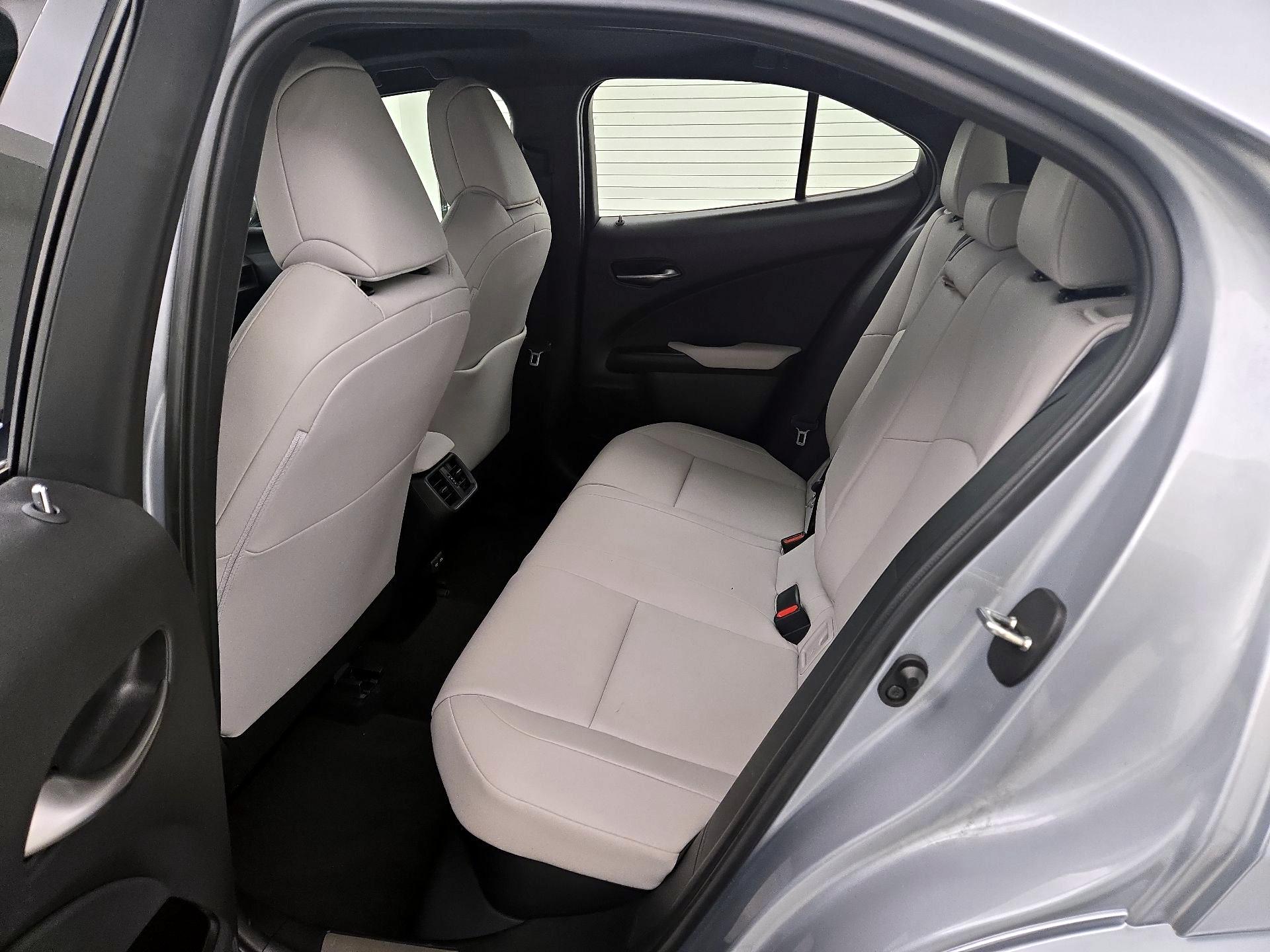 Thumbnail: 2023 Lexus UX - 18