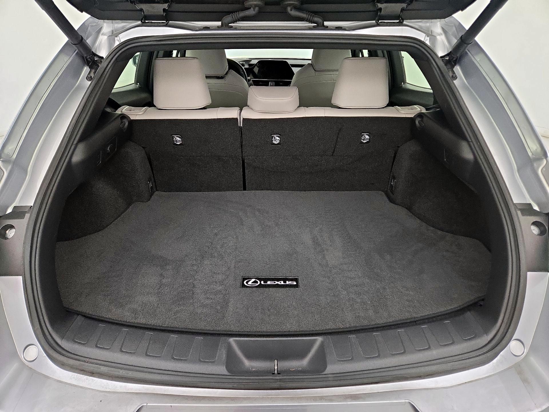 Thumbnail: 2023 Lexus UX - 19