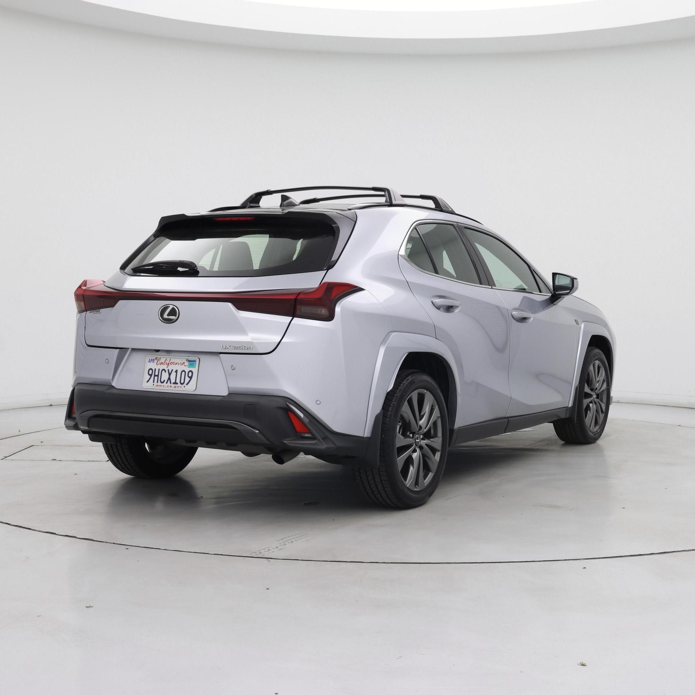 Thumbnail: 2023 Lexus UX - 8