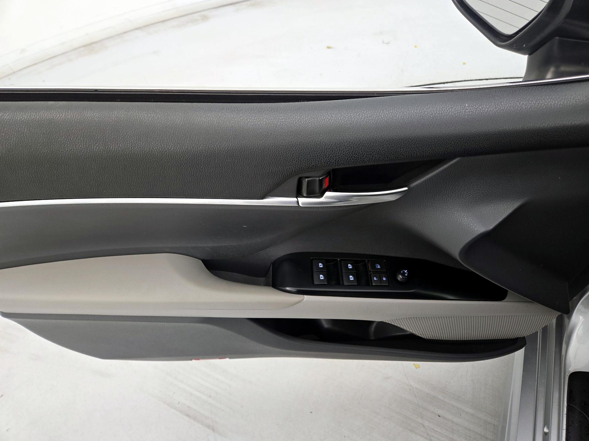 Thumbnail: 2020 Toyota Camry - 12