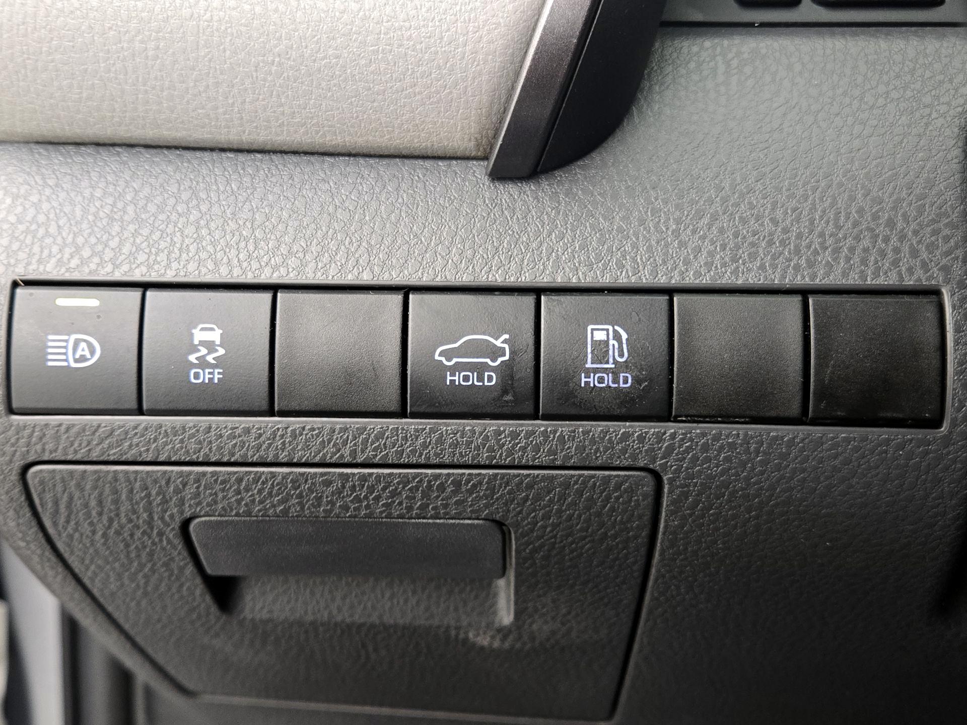 Thumbnail: 2020 Toyota Camry - 13