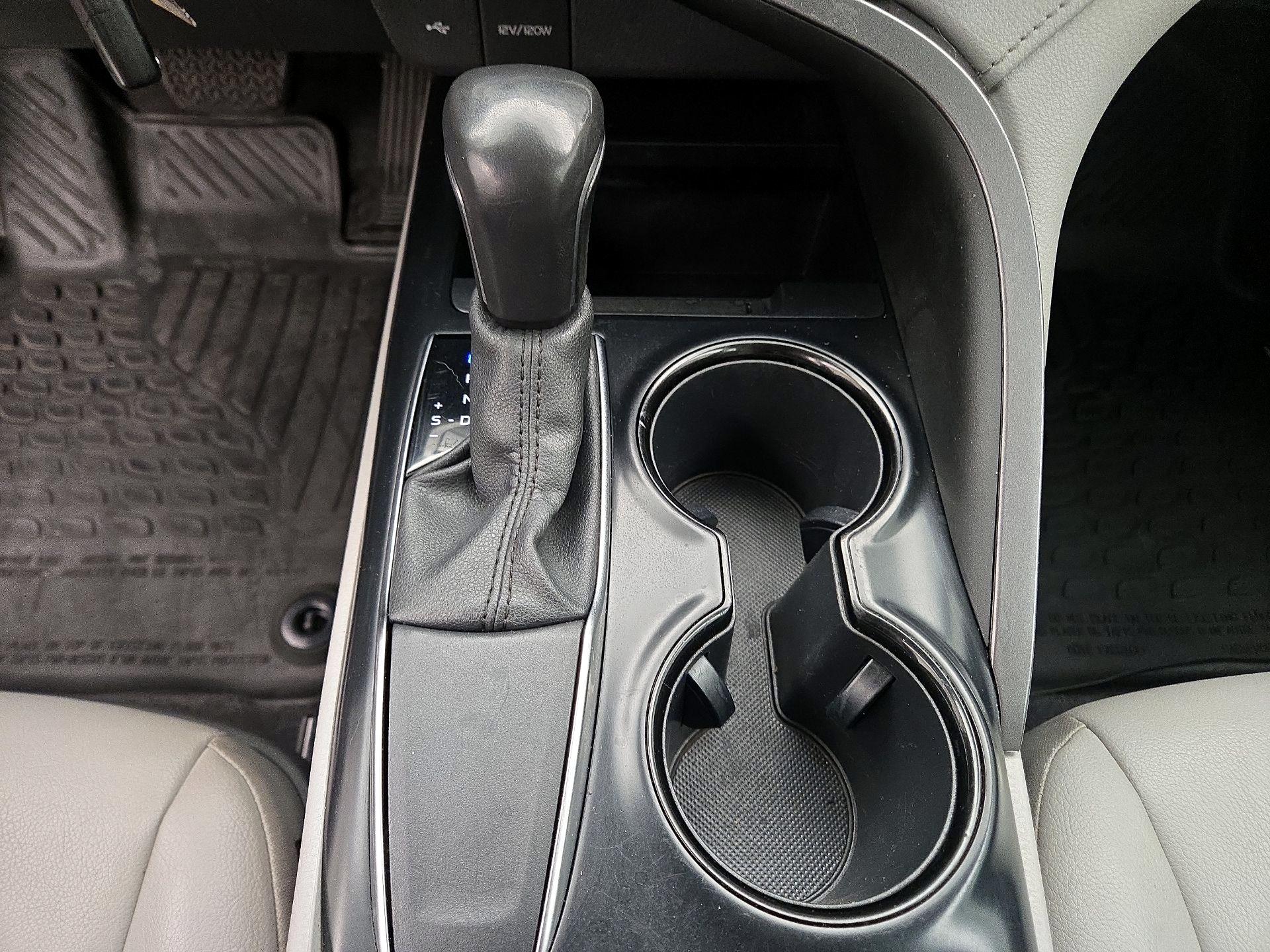 Thumbnail: 2020 Toyota Camry - 17