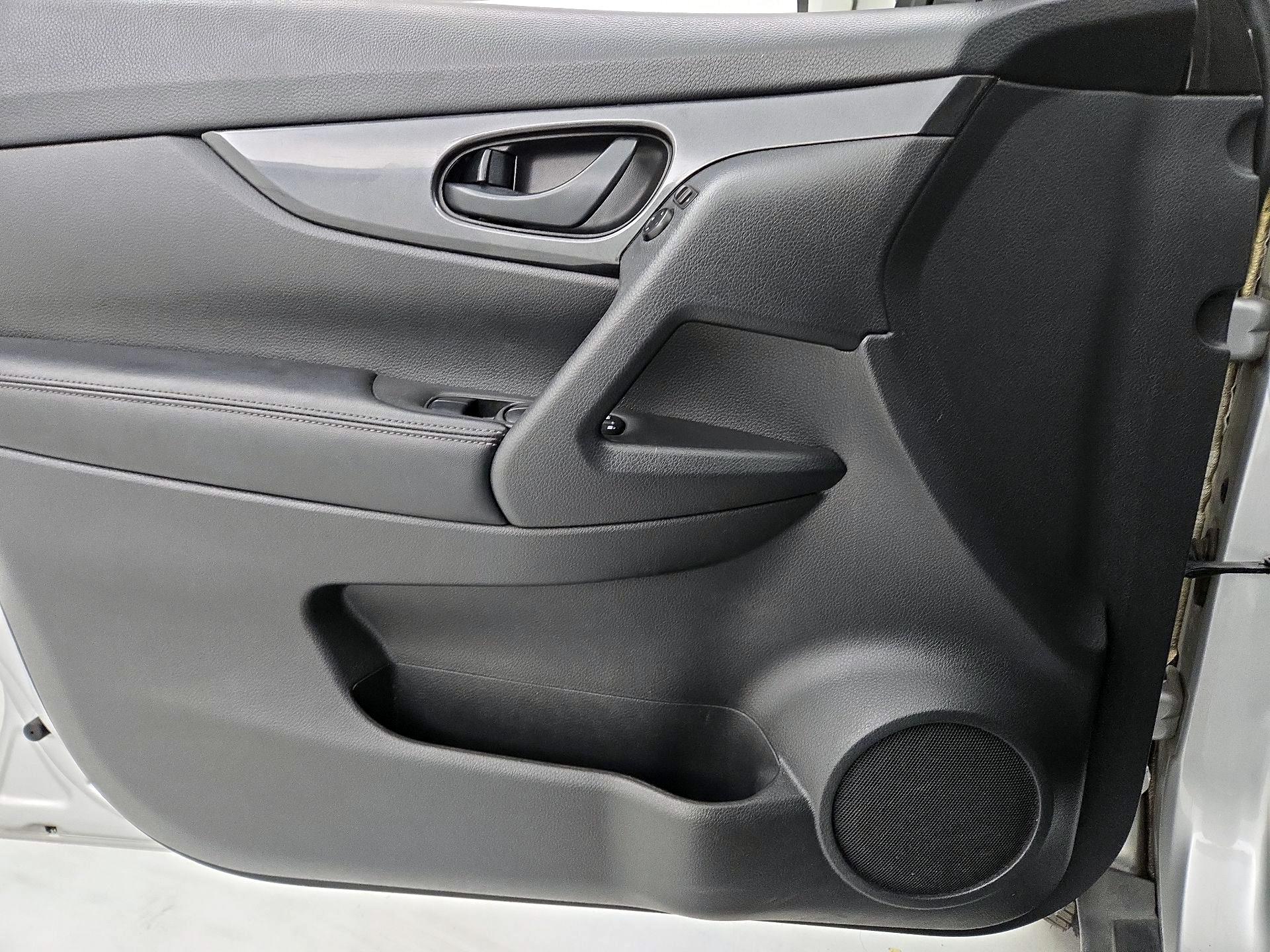 Thumbnail: 2019 Nissan Rogue - 12