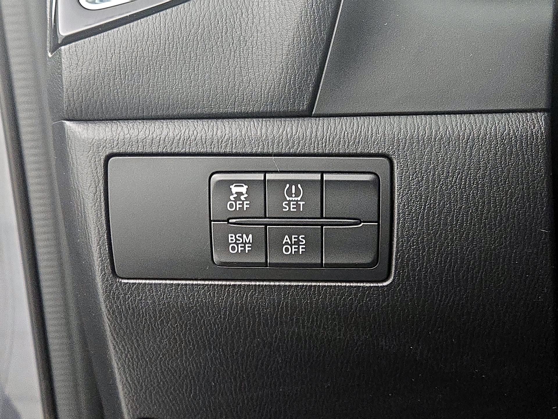 Thumbnail: 2015 Mazda Mazda3 - 13