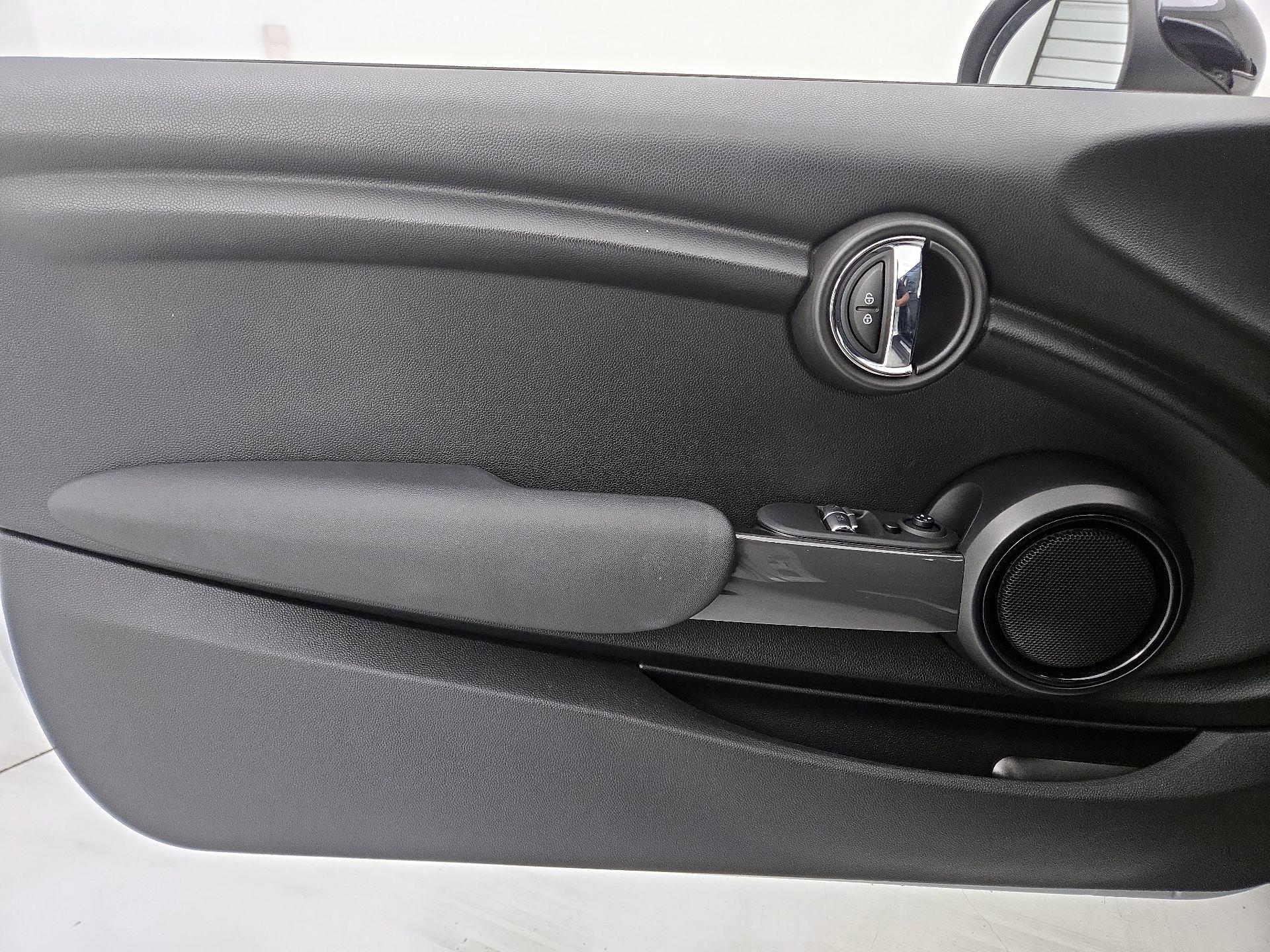 Thumbnail: 2017 MINI Cooper Hardtop - 12