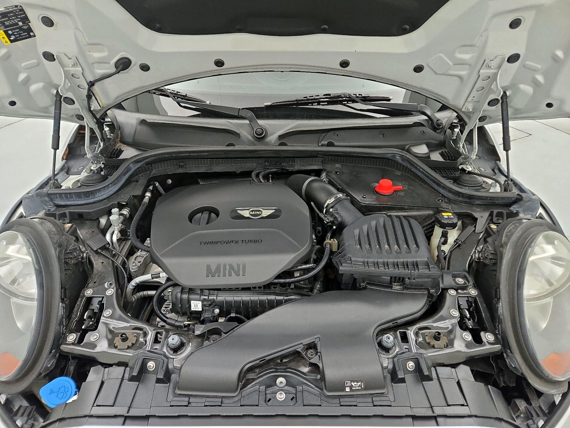 Thumbnail: 2017 MINI Cooper Hardtop - 17