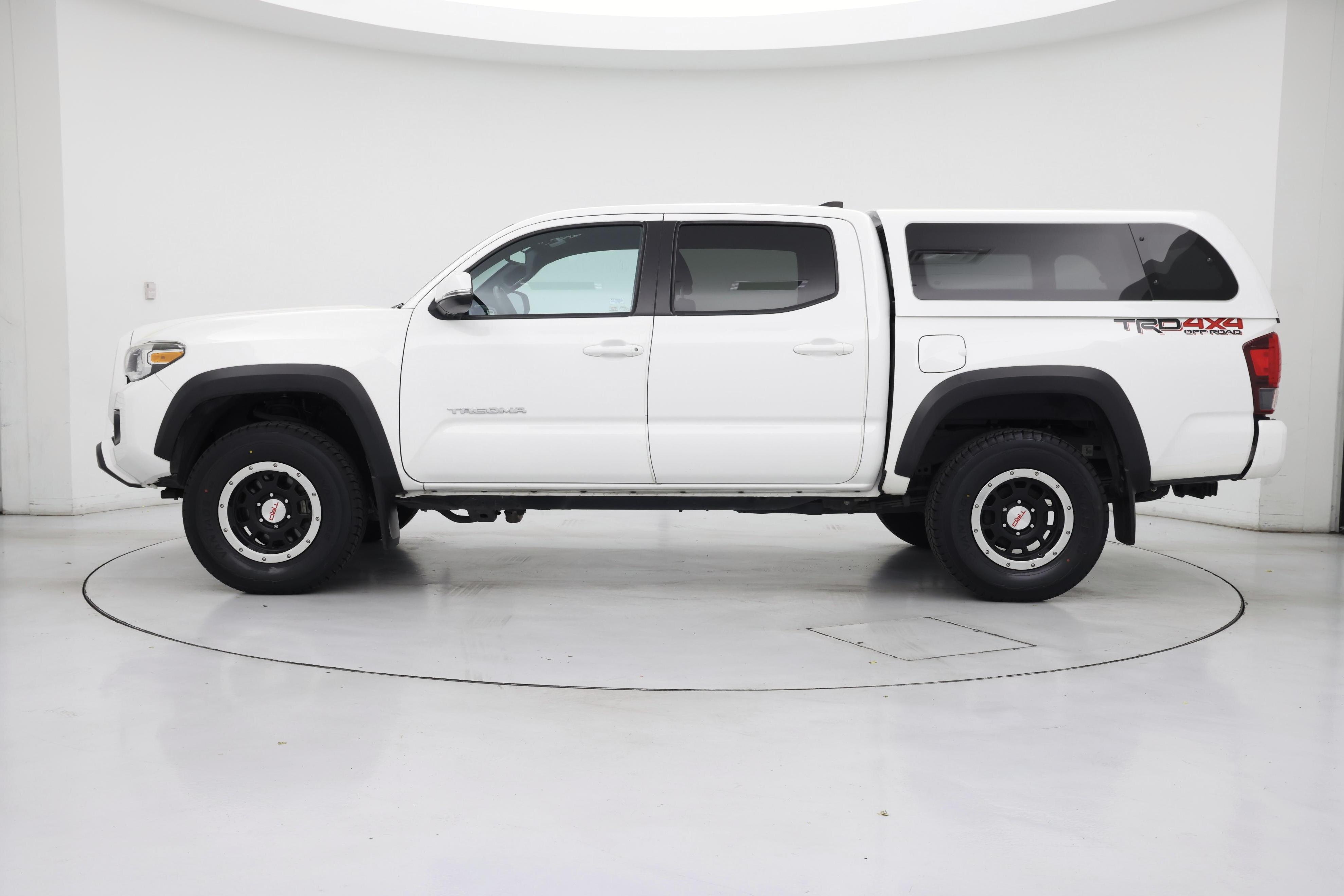 Thumbnail: 2019 Toyota Tacoma - 3
