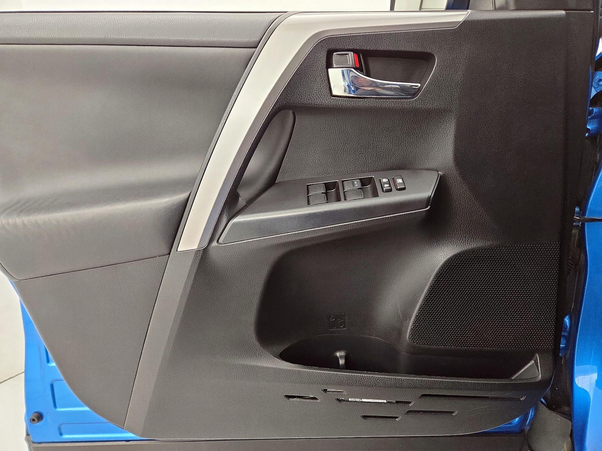 Thumbnail: 2017 Toyota RAV4 - 12