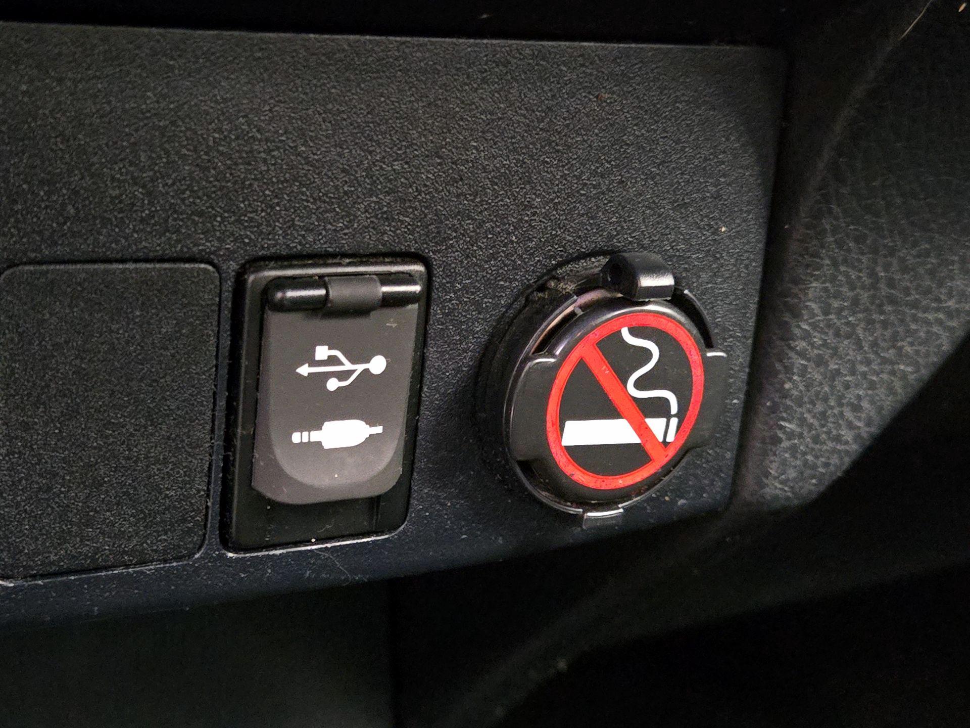 Thumbnail: 2017 Toyota RAV4 - 18