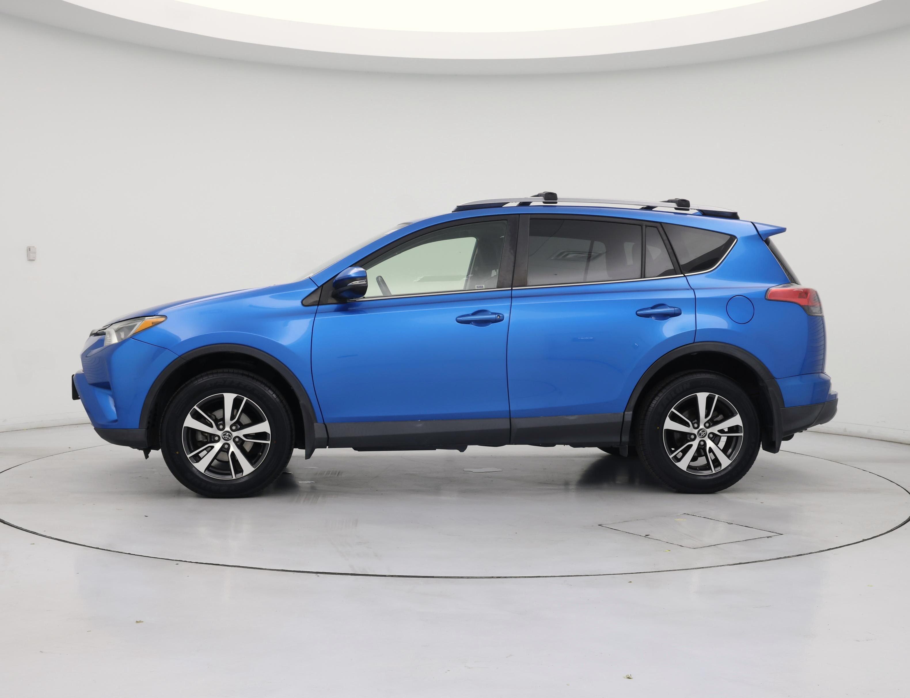 Thumbnail: 2017 Toyota RAV4 - 3