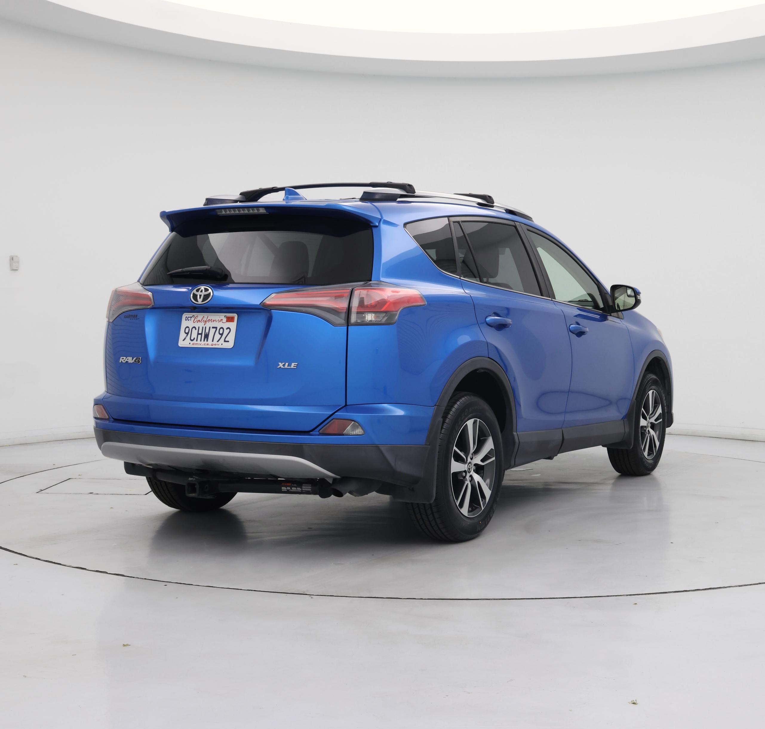 Thumbnail: 2017 Toyota RAV4 - 8