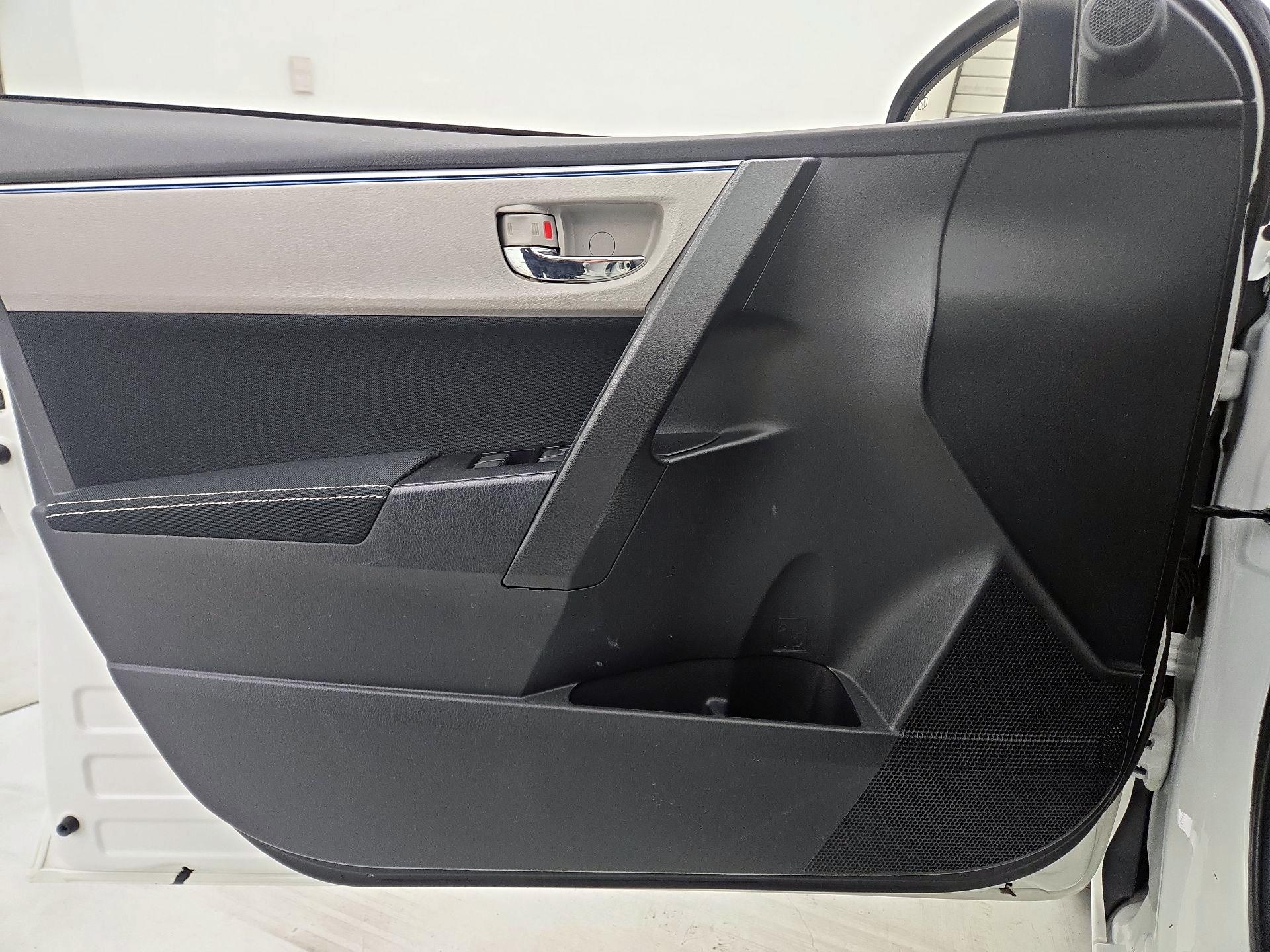 Thumbnail: 2015 Toyota Corolla - 12