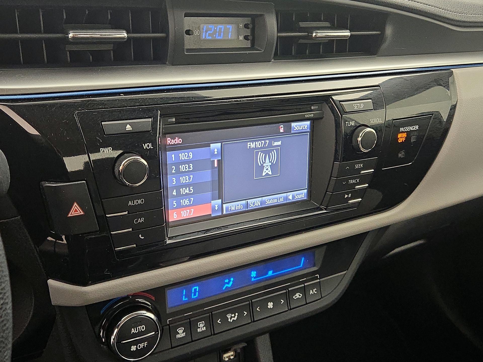 Thumbnail: 2015 Toyota Corolla - 15