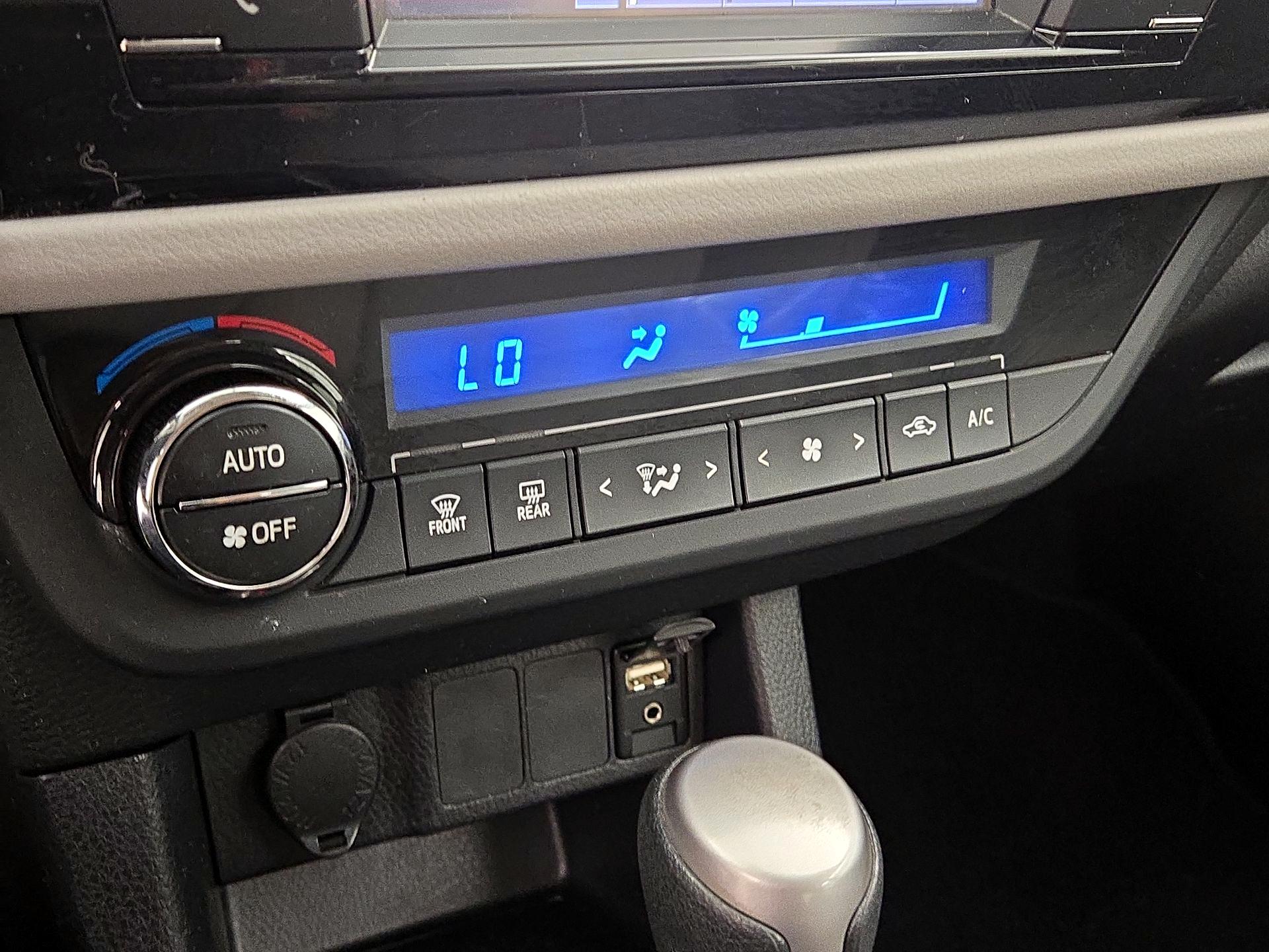 Thumbnail: 2015 Toyota Corolla - 16