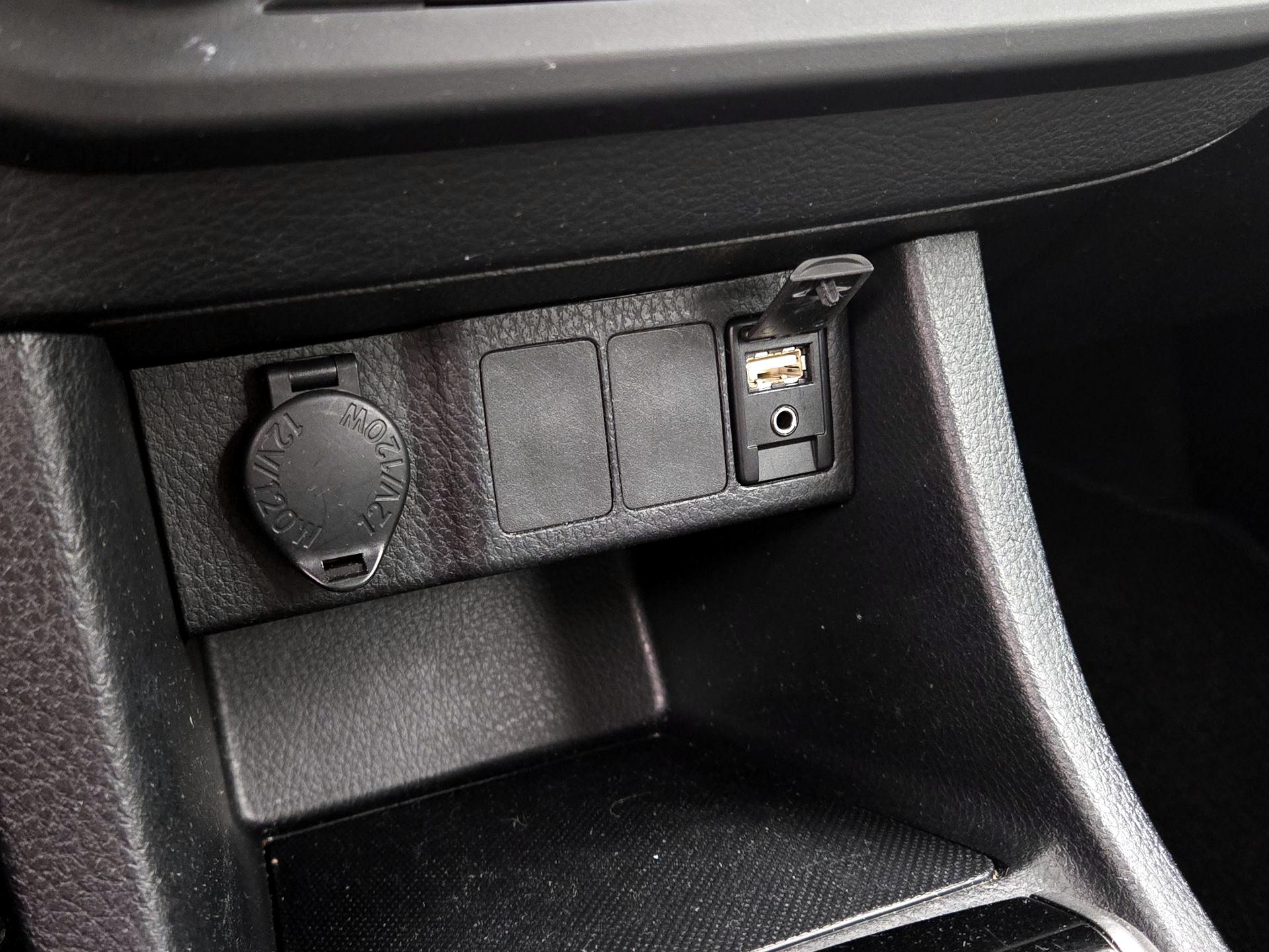Thumbnail: 2015 Toyota Corolla - 18