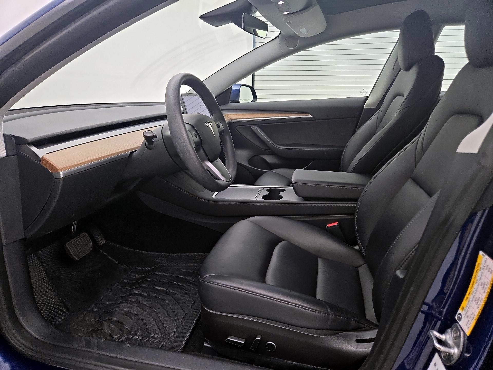 Thumbnail: 2023 Tesla Model 3 - 11