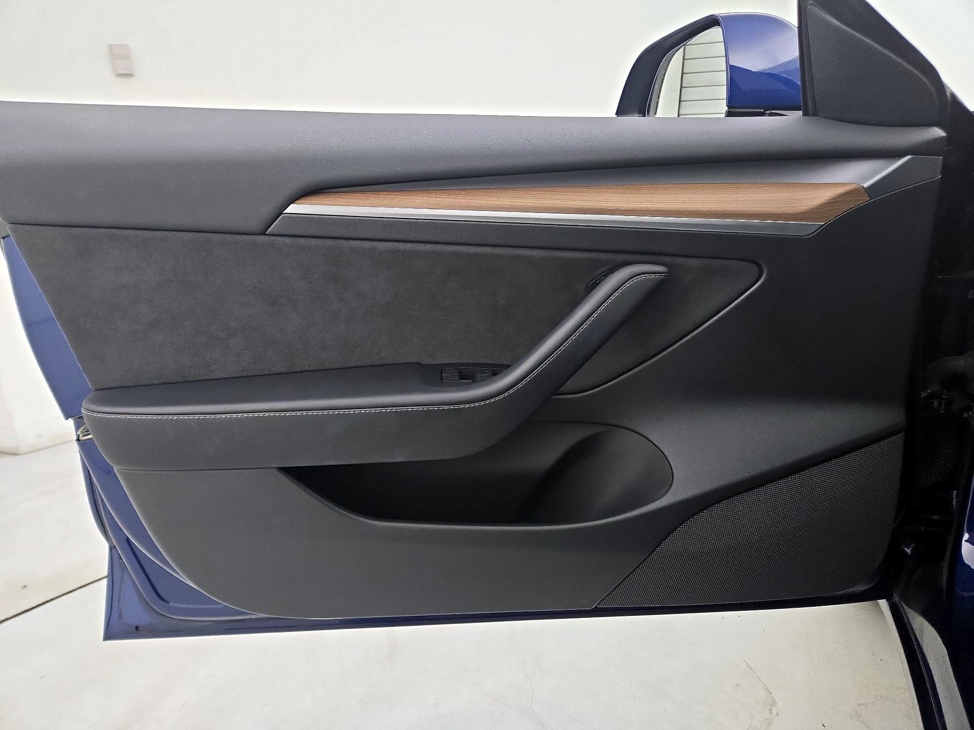 Thumbnail: 2023 Tesla Model 3 - 12