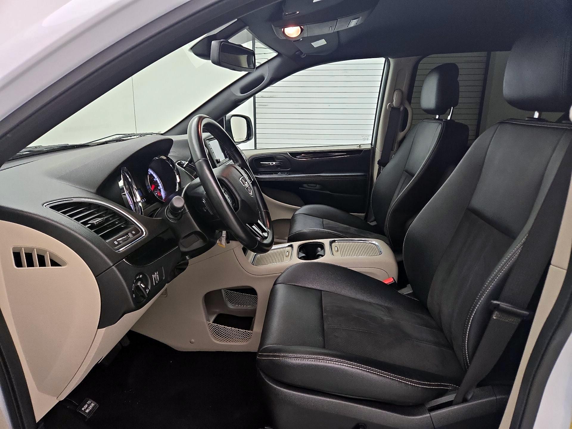 Thumbnail: 2020 Dodge Grand Caravan - 9