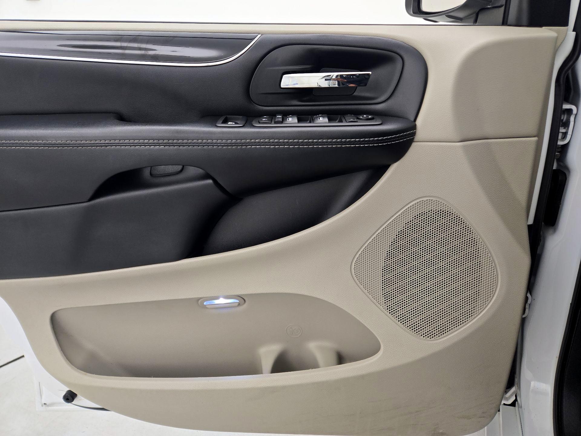 Thumbnail: 2020 Dodge Grand Caravan - 10